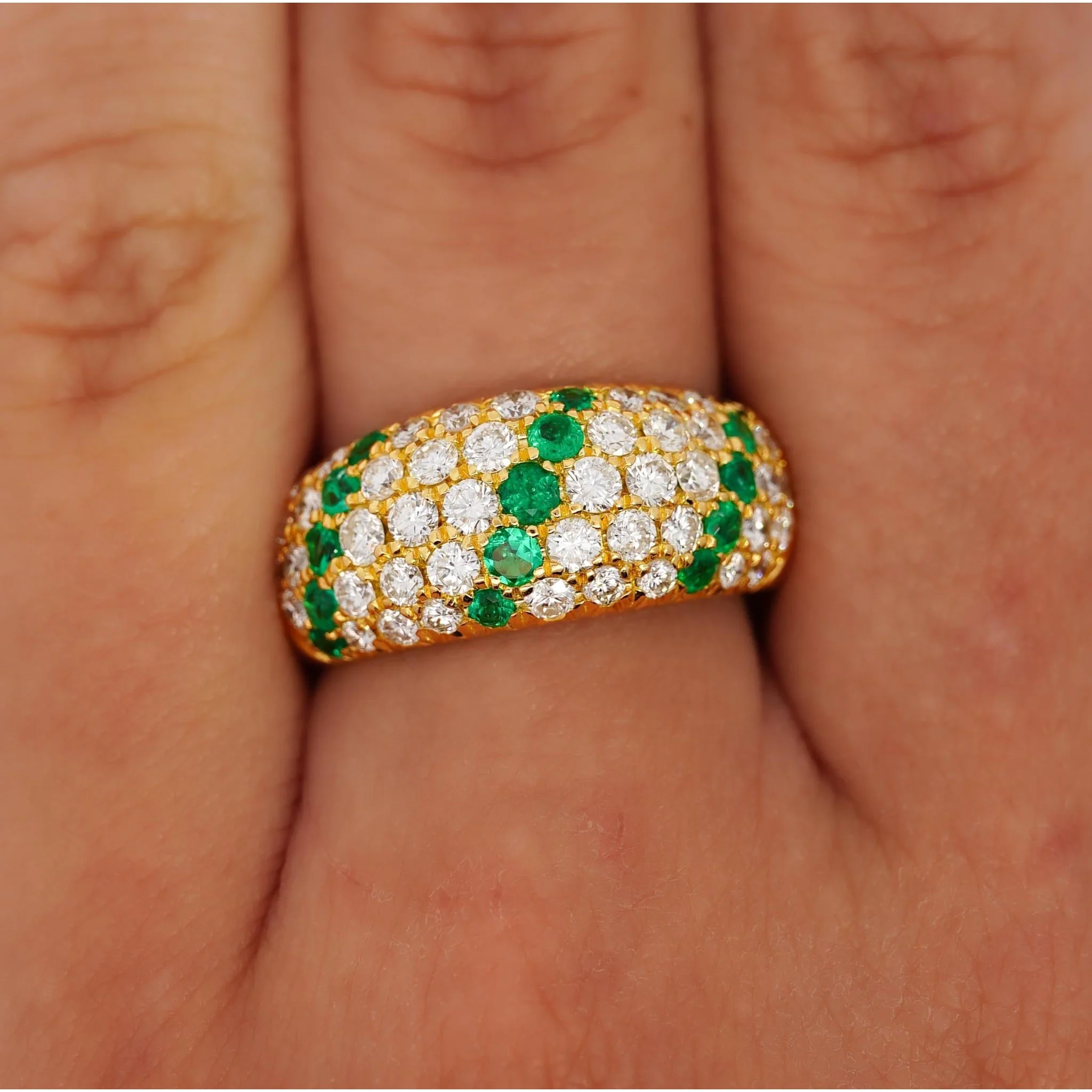 18K Gold 2 Carat Emerald & Diamond Pave Cluster Band Ring - Image 7