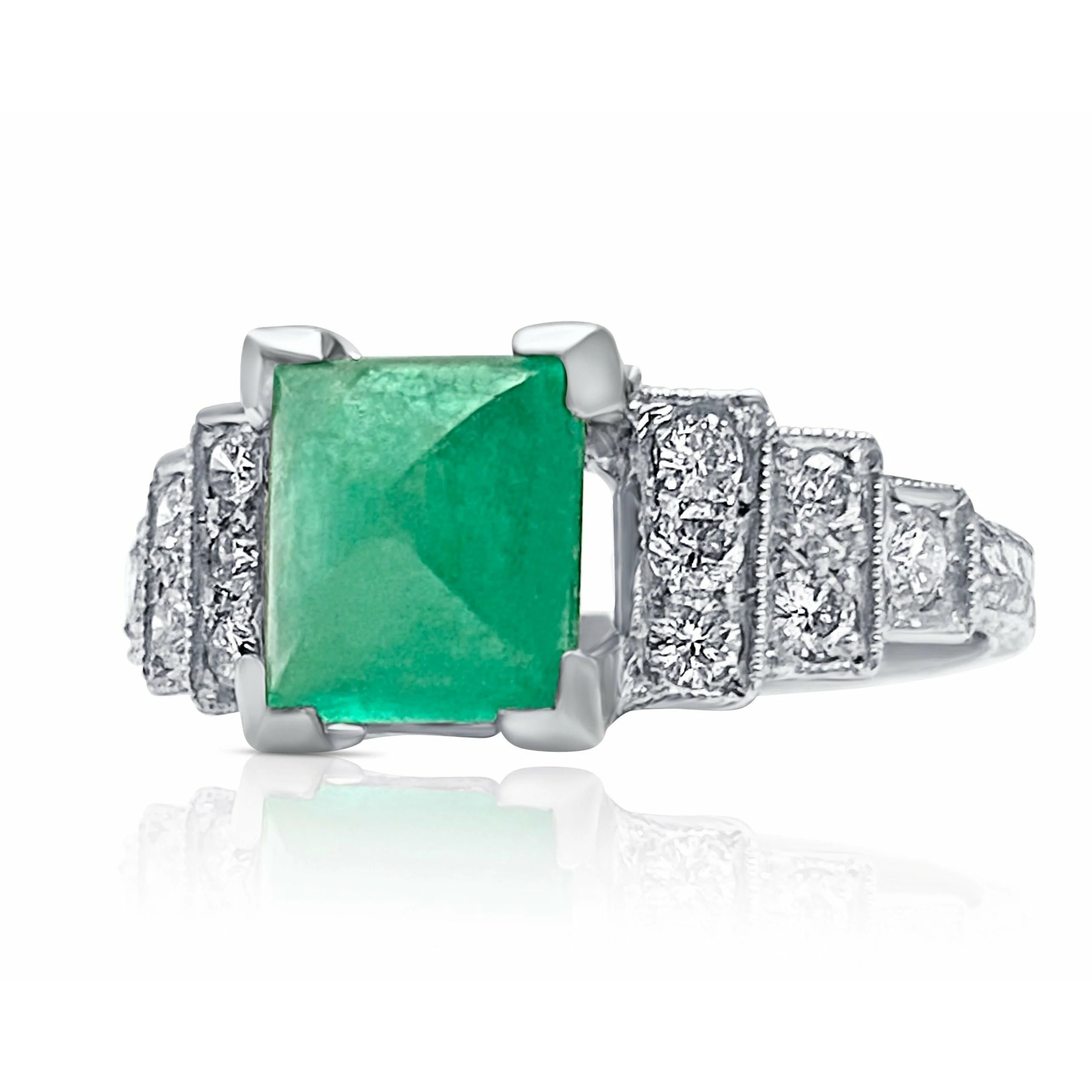 1935 Art Deco Triangle Cut Emerald in Vintage Platinum Ring - Image 3