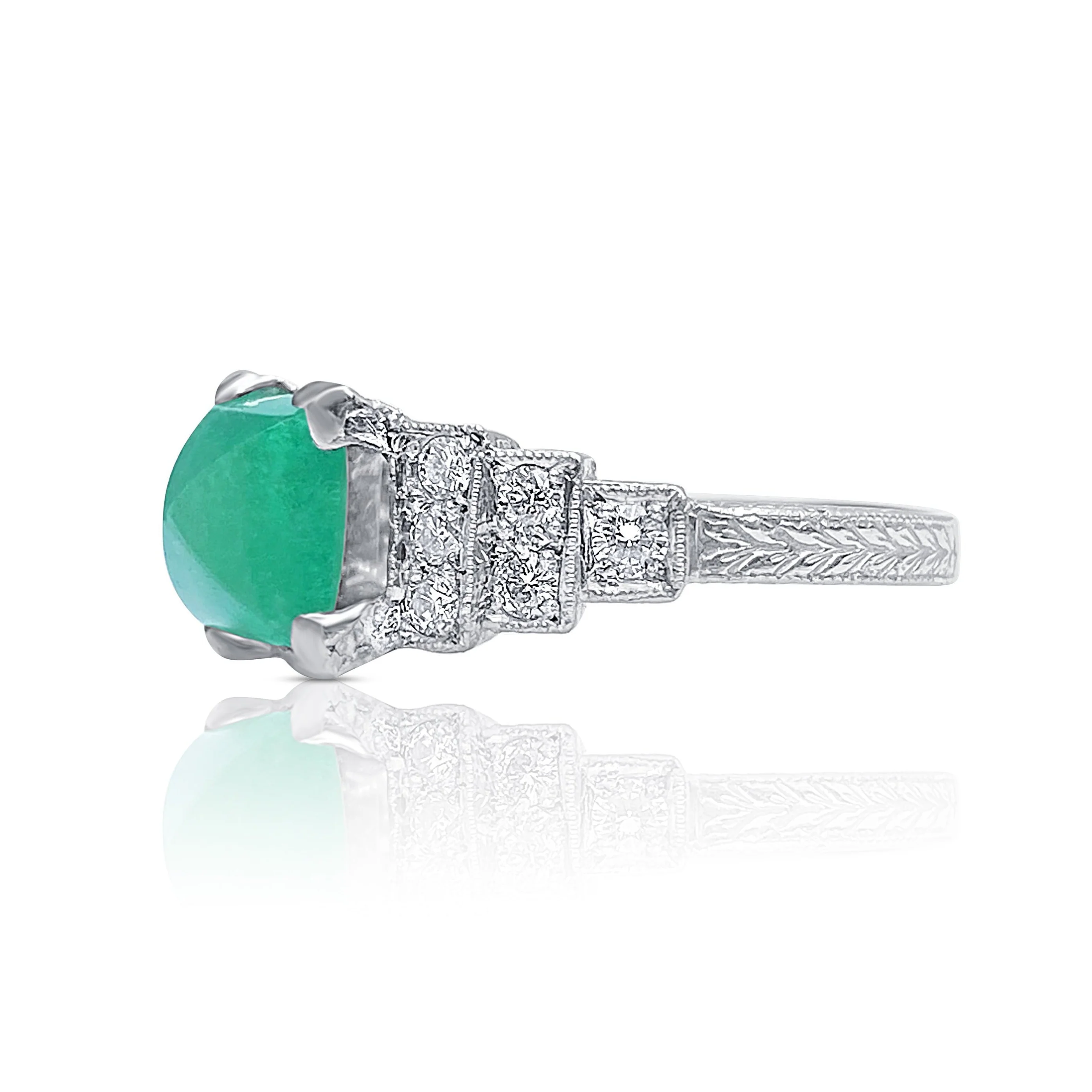 1935 Art Deco Triangle Cut Emerald in Vintage Platinum Ring - Image 4