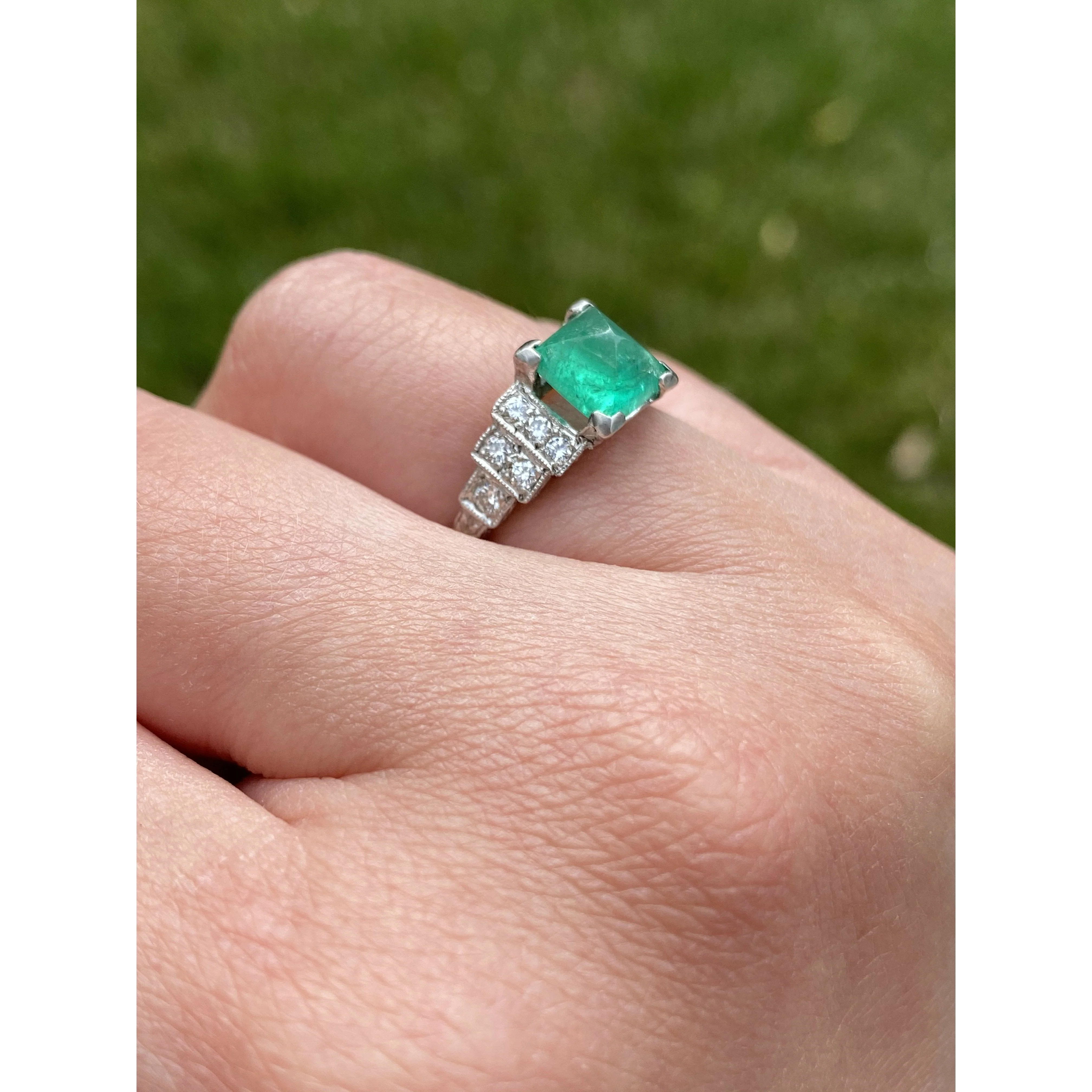 1935 Art Deco Triangle Cut Emerald in Vintage Platinum Ring - Image 6