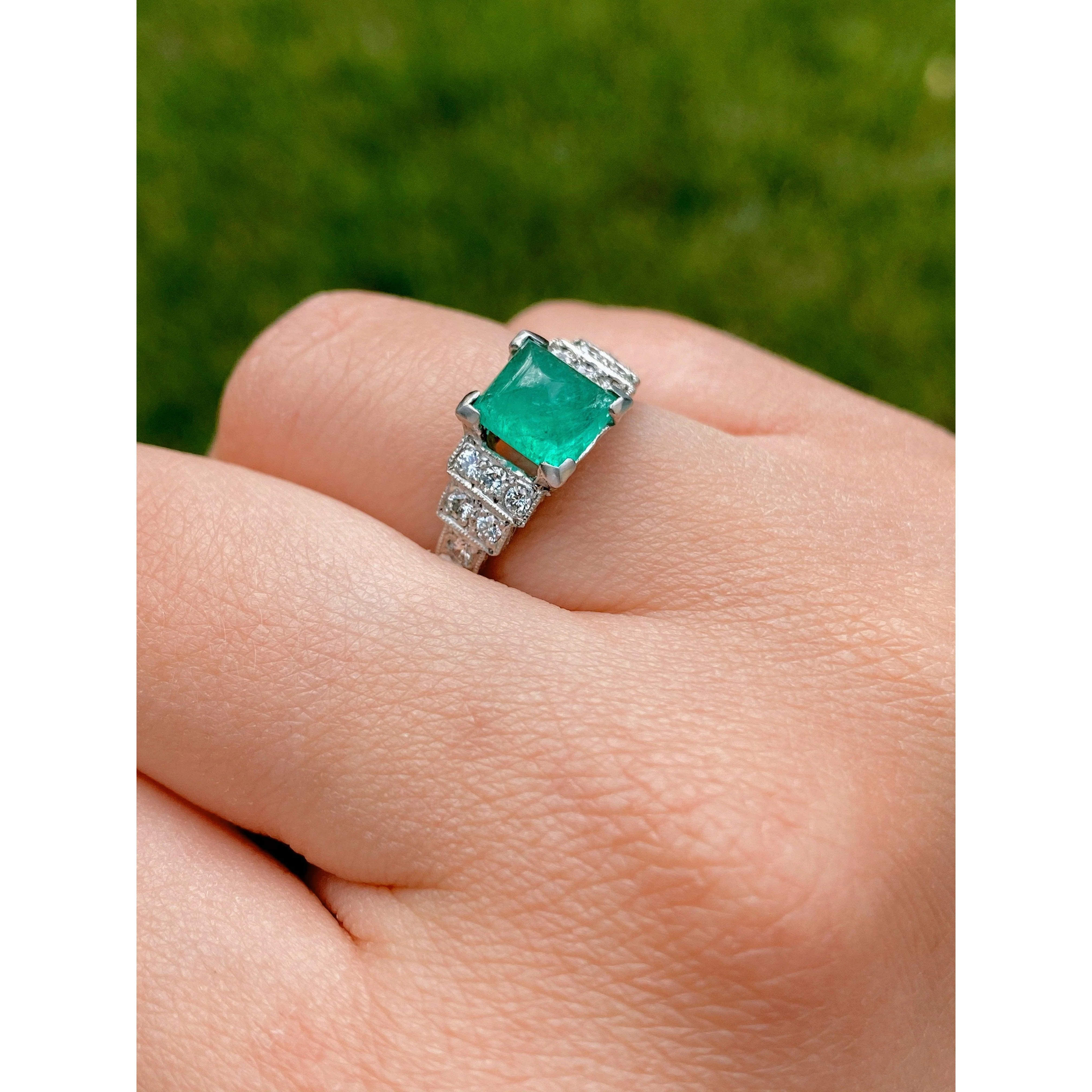 1935 Art Deco Triangle Cut Emerald in Vintage Platinum Ring - Image 7