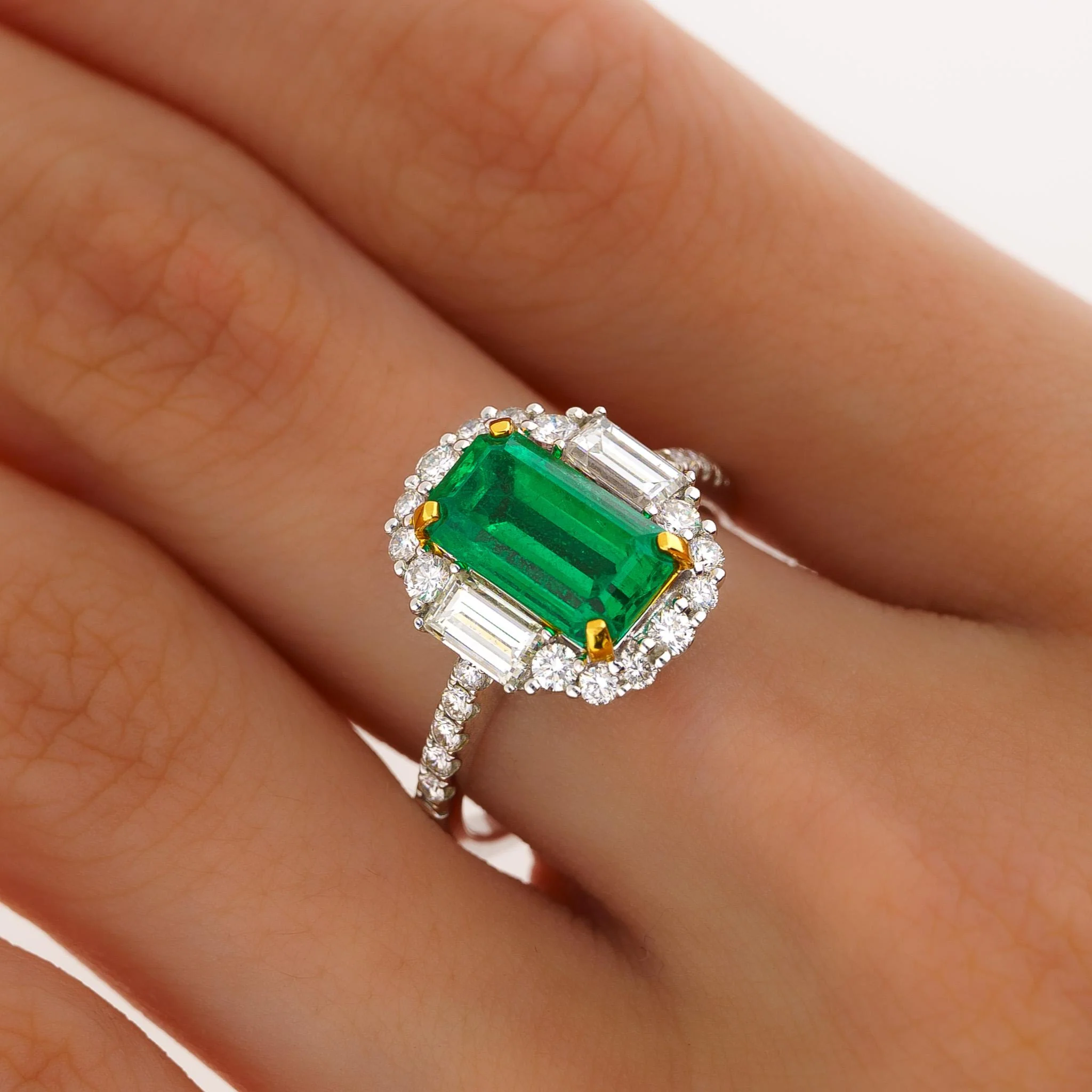 2.22 Carat Emerald Cut Natural 10MM Emerald & Baguette Diamond Ring - Image 10