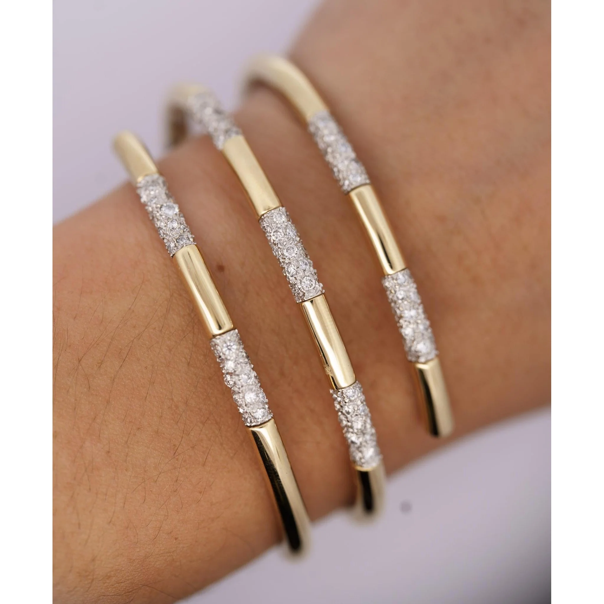 2.75 Carat Diamond 3-Row Curved 14K Gold Bangle Bracelet - Image 4