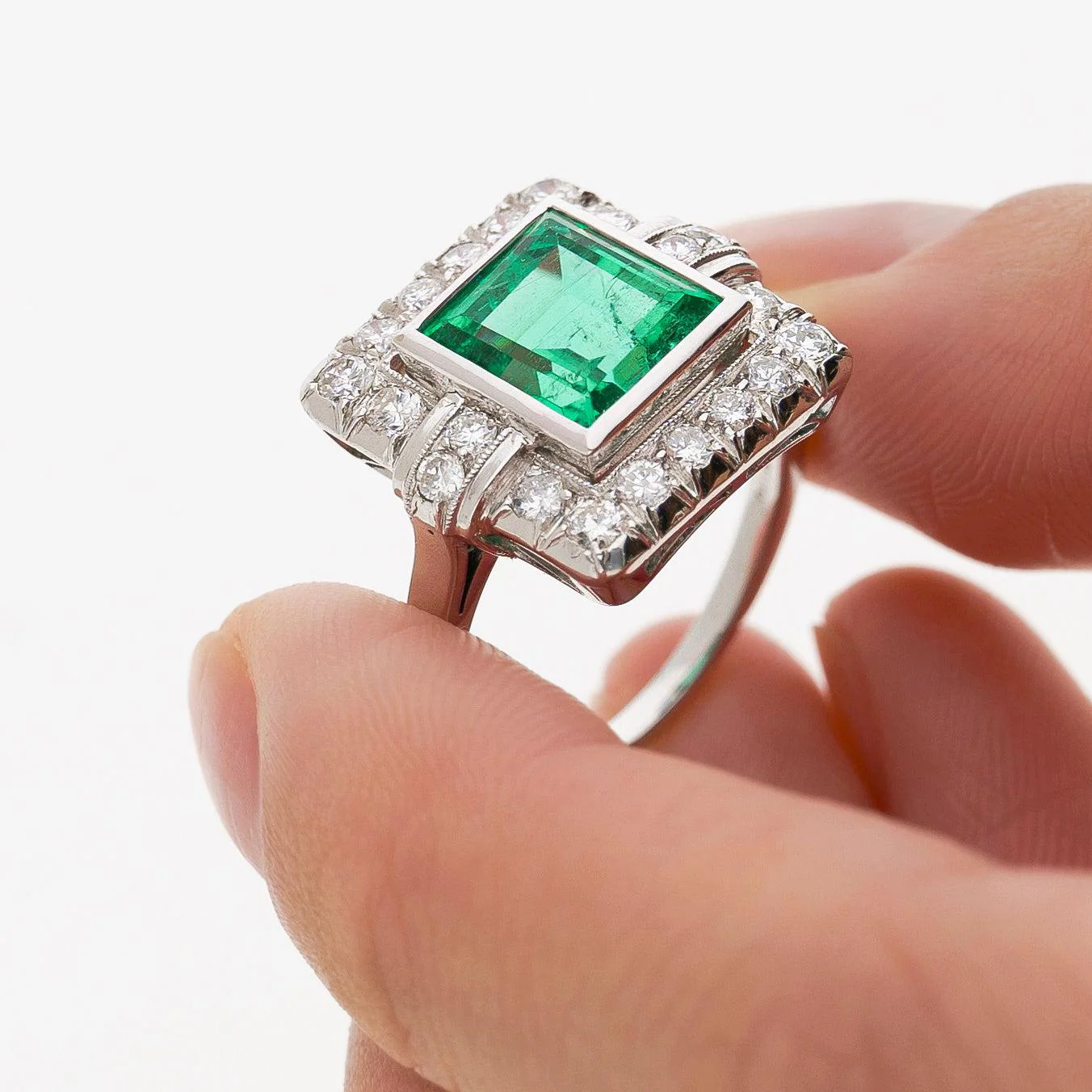 2.86 Carat Afghan-Chinese Minor Oil Emerald & Diamond Halo Ring in 18K Gold - Image 10