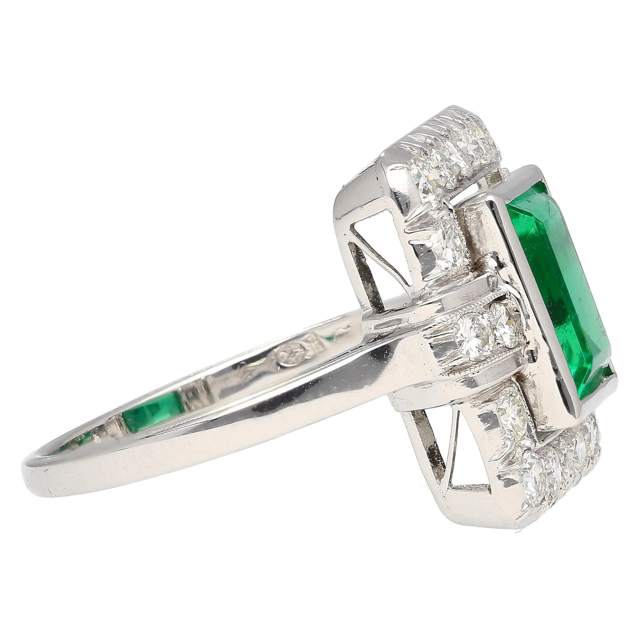2.86 Carat Afghan-Chinese Minor Oil Emerald & Diamond Halo Ring in 18K Gold - Image 4