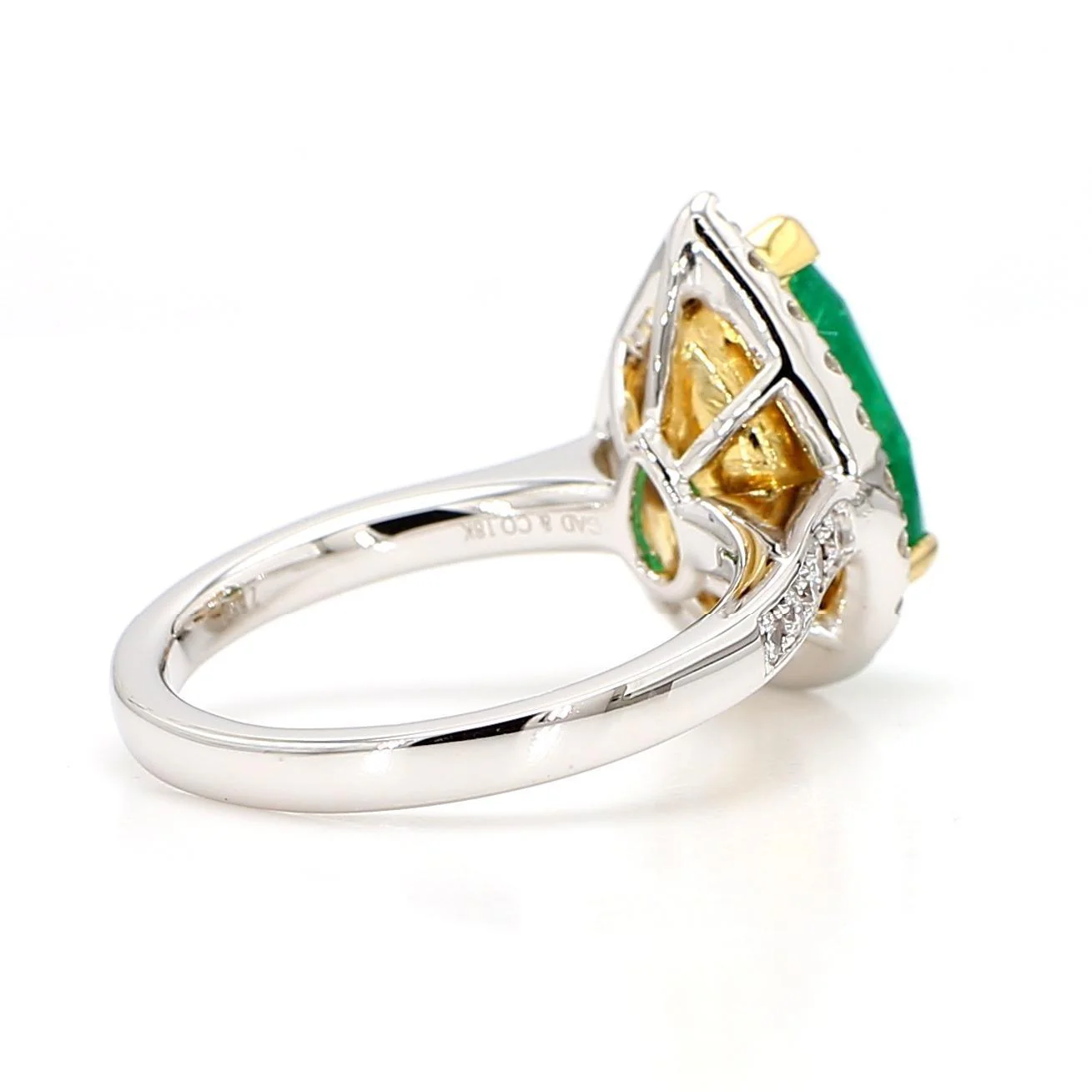 2.89 Carat Pear Vivid Green Emerald & Diamond Halo 18K Gold Halo Ring - Image 5