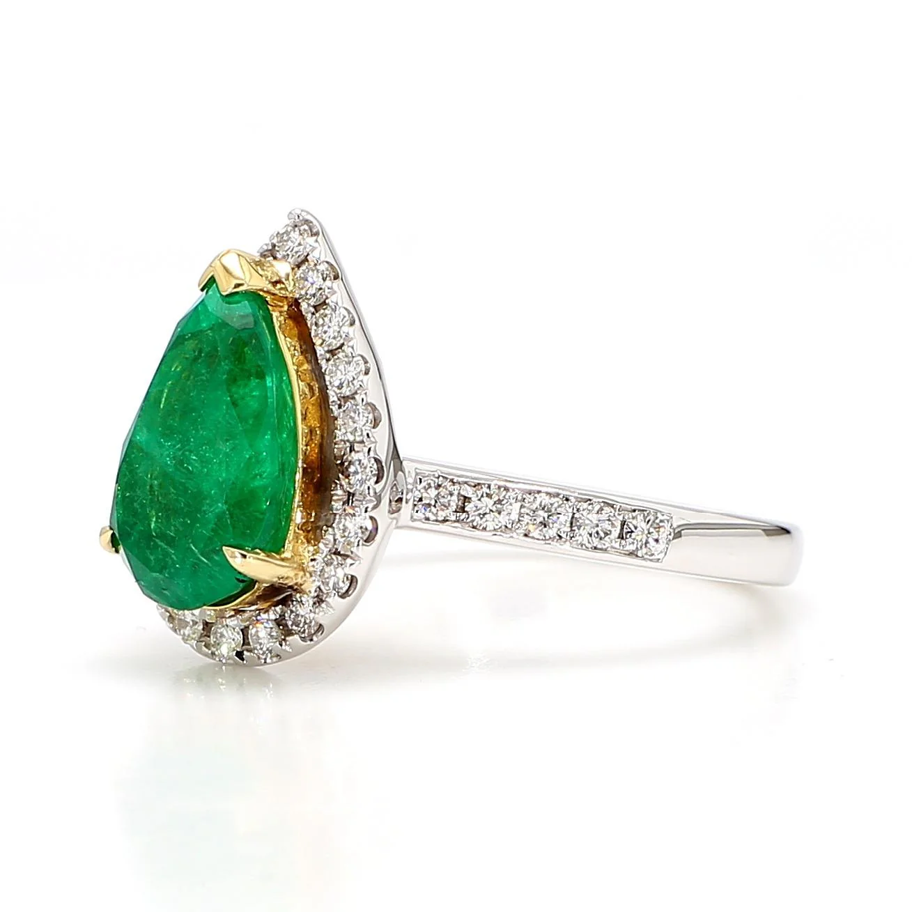 2.89 Carat Pear Vivid Green Emerald & Diamond Halo 18K Gold Halo Ring - Image 9