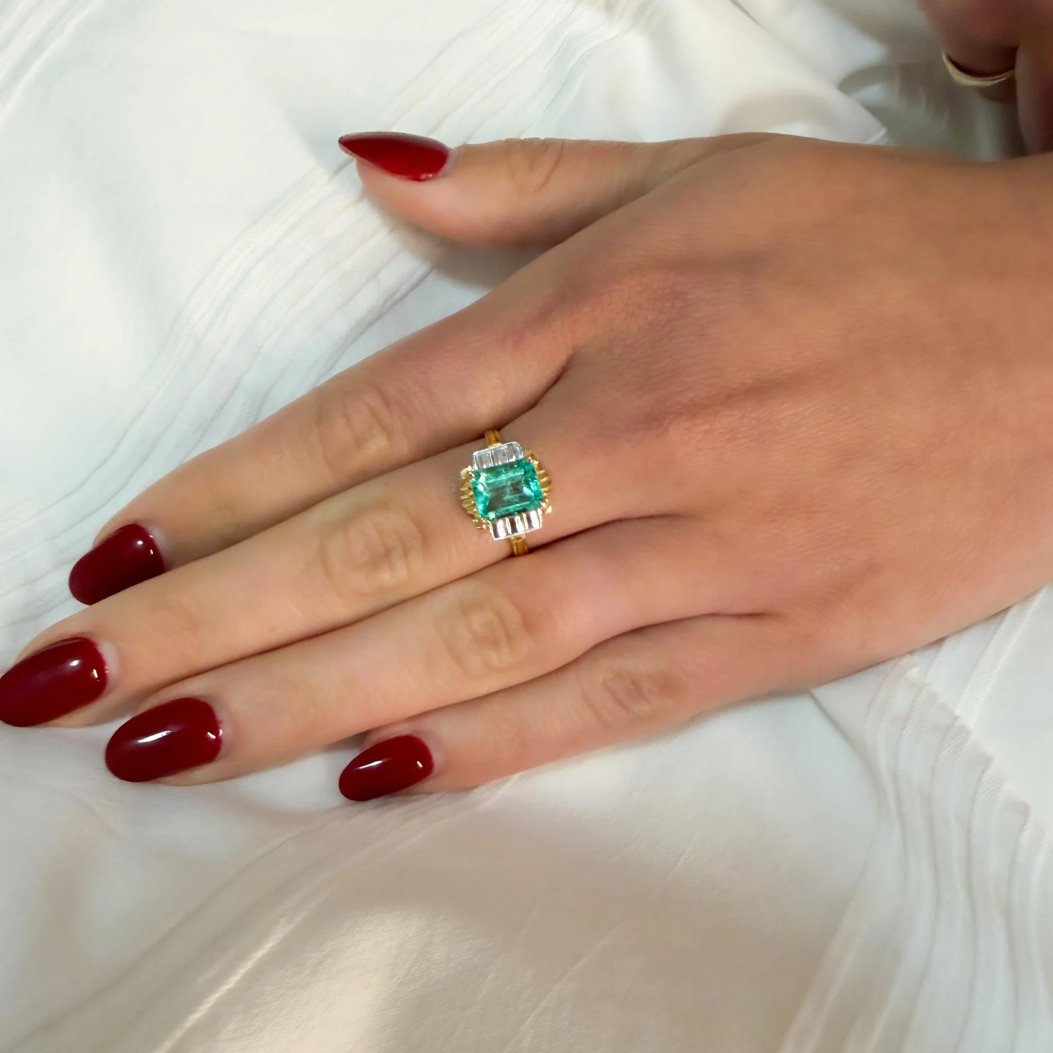 2 Carat Colombian Emerald Diamond Cut 14K Gold Ring - Image 4