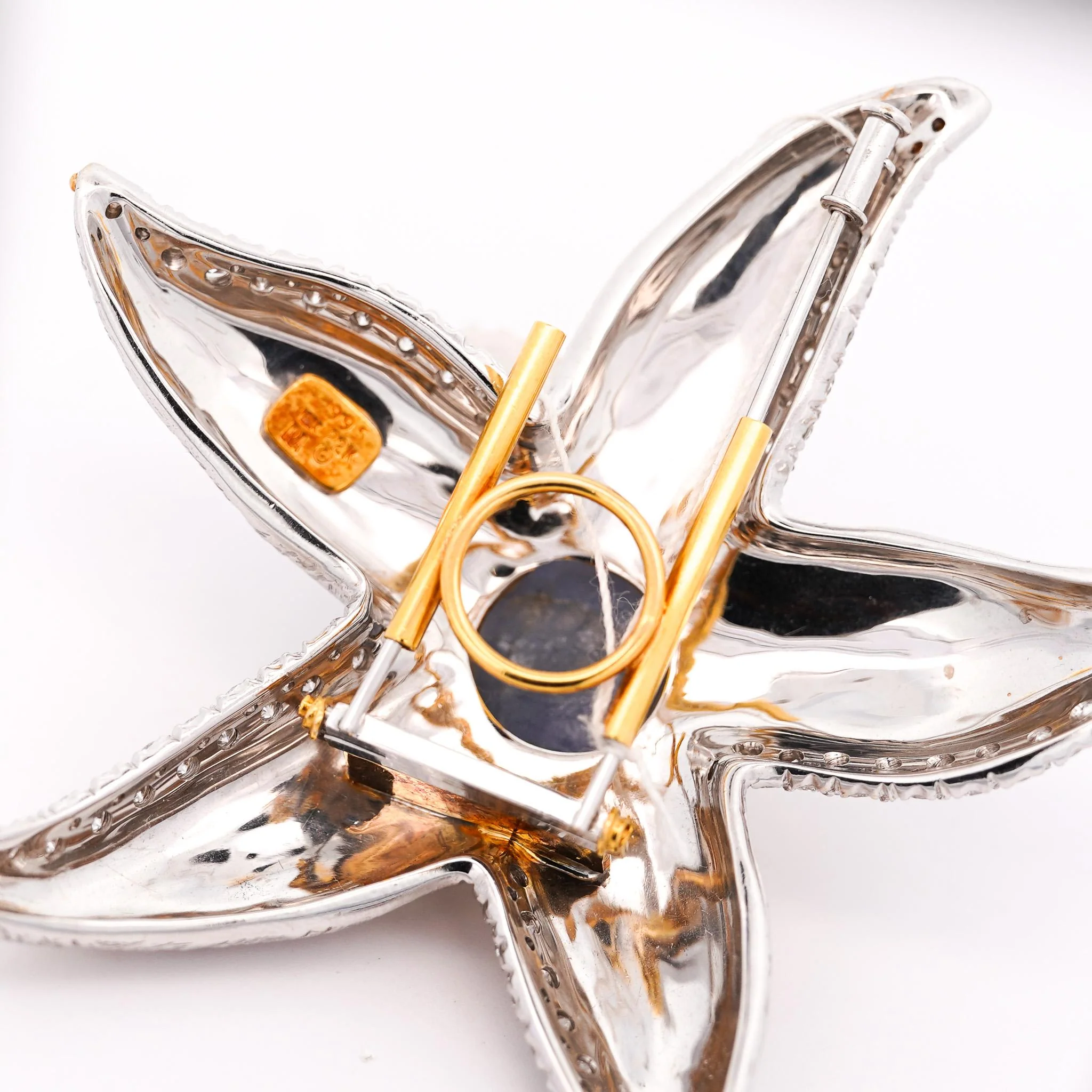 20.22 Carat Star Sapphire Starfish Pendant Brooch in 22K and 18K Gold - Image 2