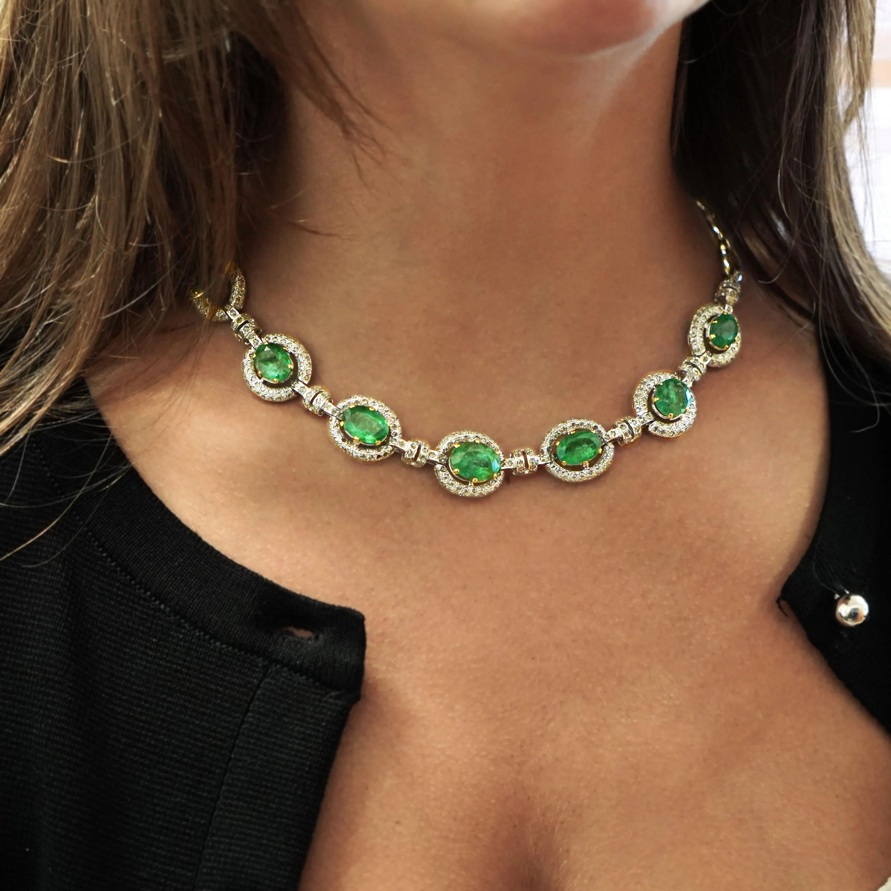 20 Carat Oval Cut Emerald & Rose-Cut Diamond Statement 18k Necklace - Image 2
