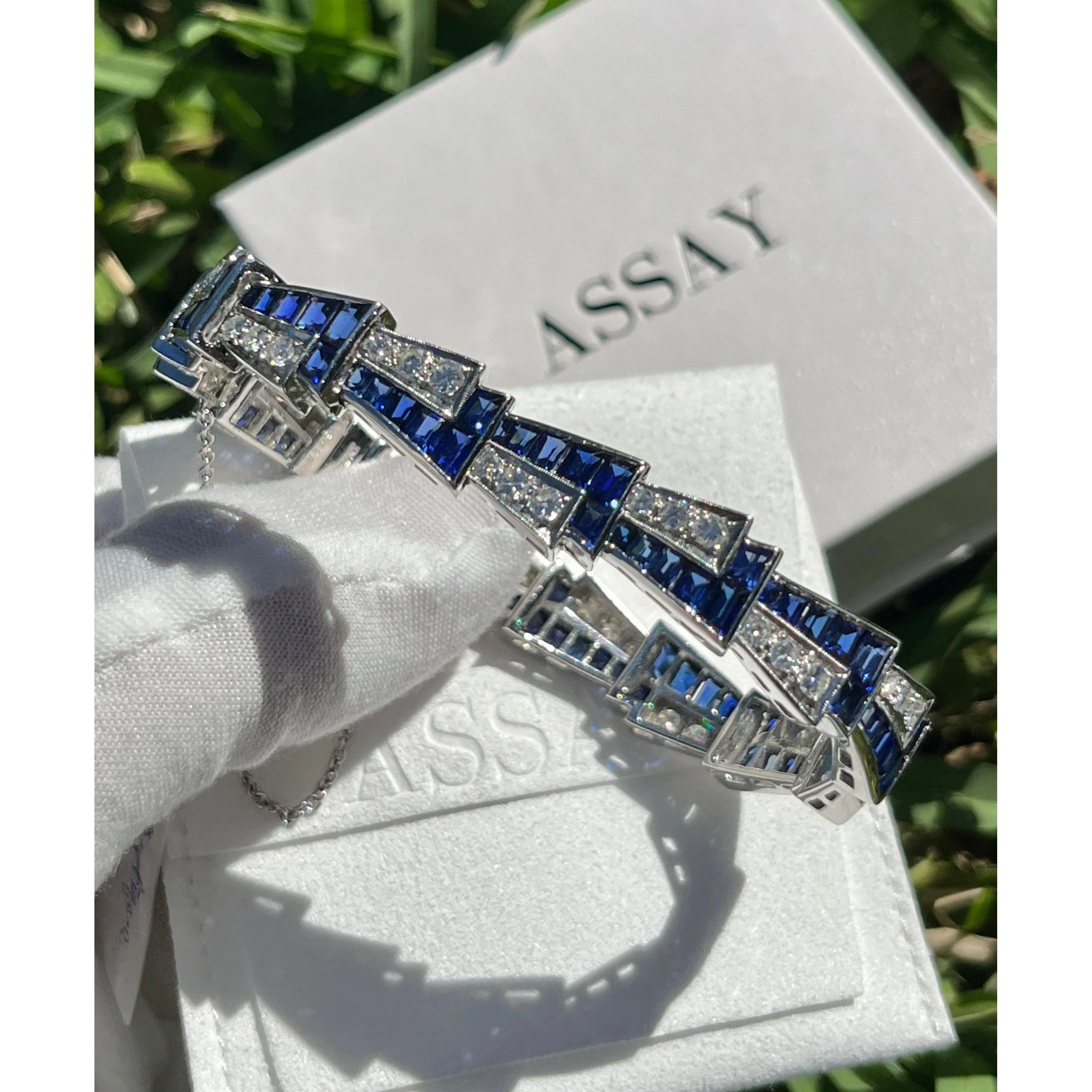 21 Carat Art Deco Blue Sapphire and Diamond Bracelet in Platinum - Image 8