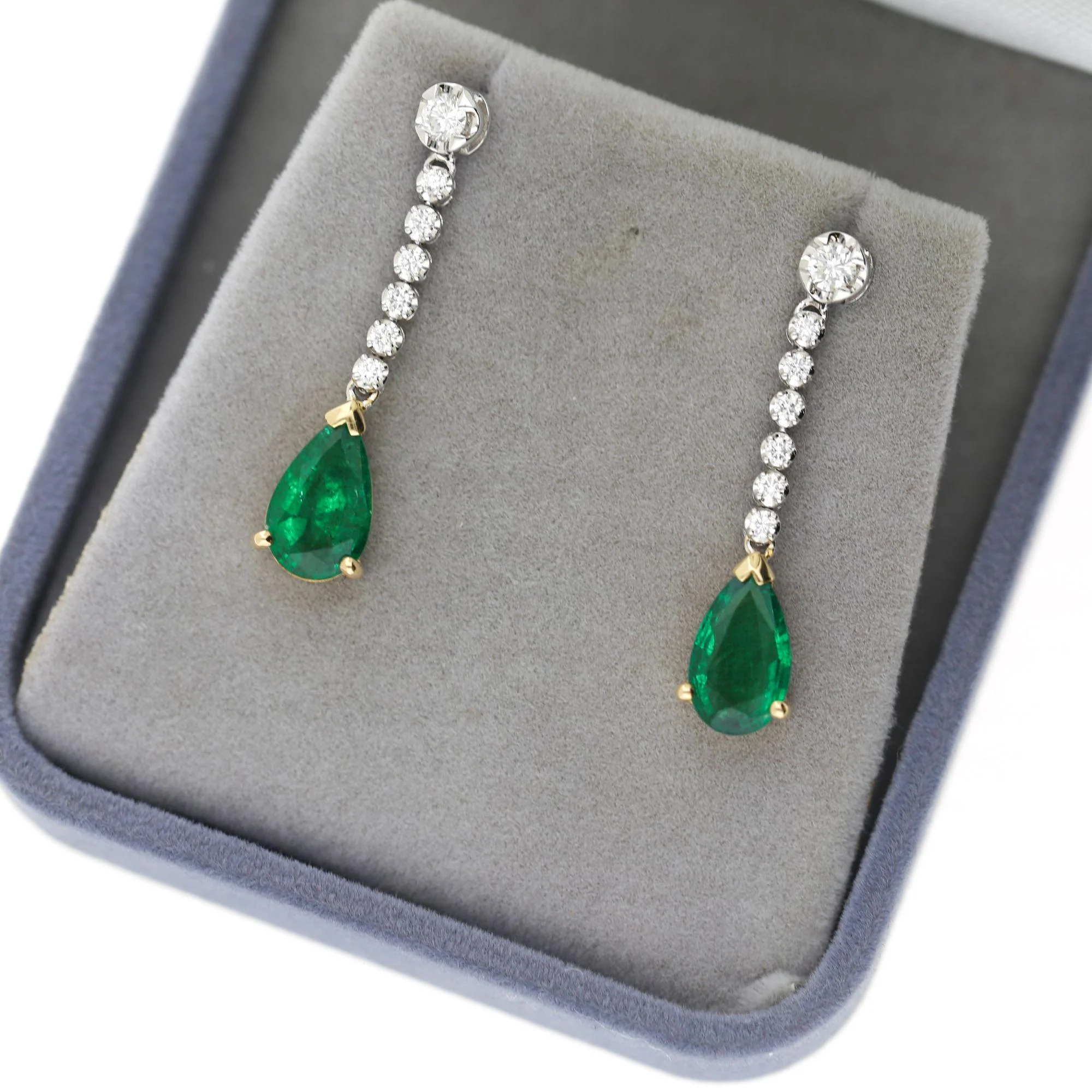 3.02 Carat Pear Vivid Green Emerald & Diamond 18K Gold Drop Earring - Image 2