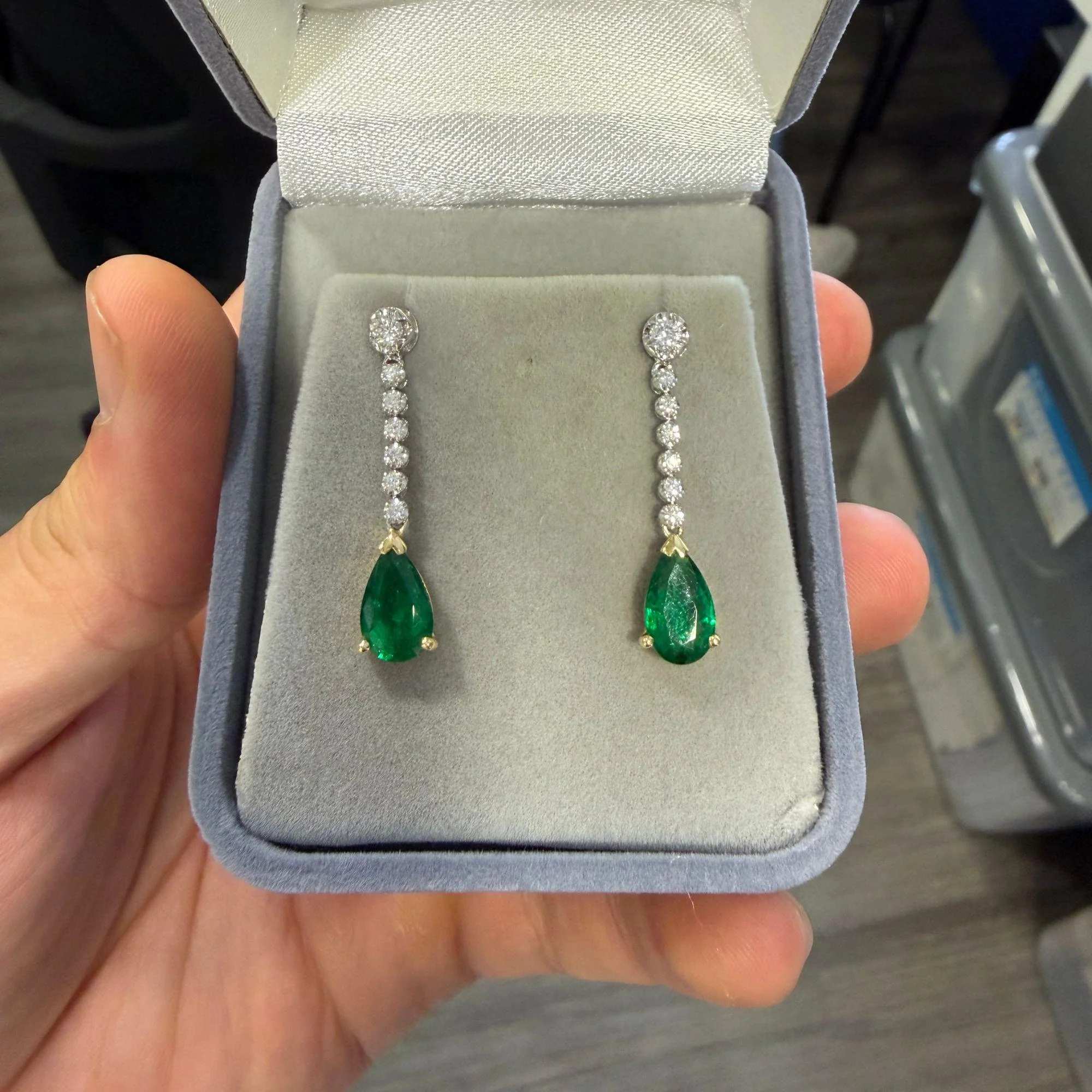 3.02 Carat Pear Vivid Green Emerald & Diamond 18K Gold Drop Earring - Image 9