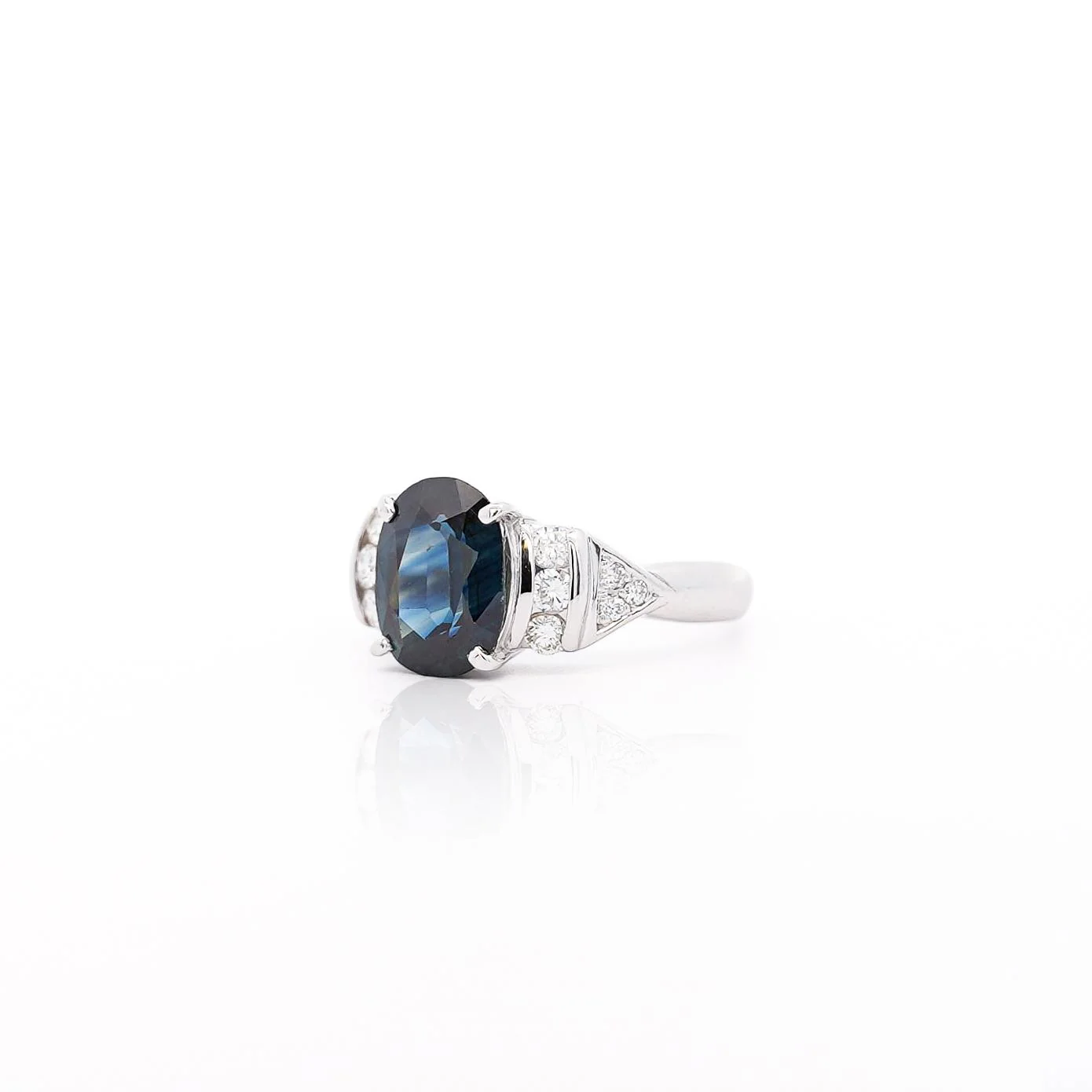 3.29 Carat Oval Blue Sapphire & Diamond in Platinum Engagement Ring - Image 8