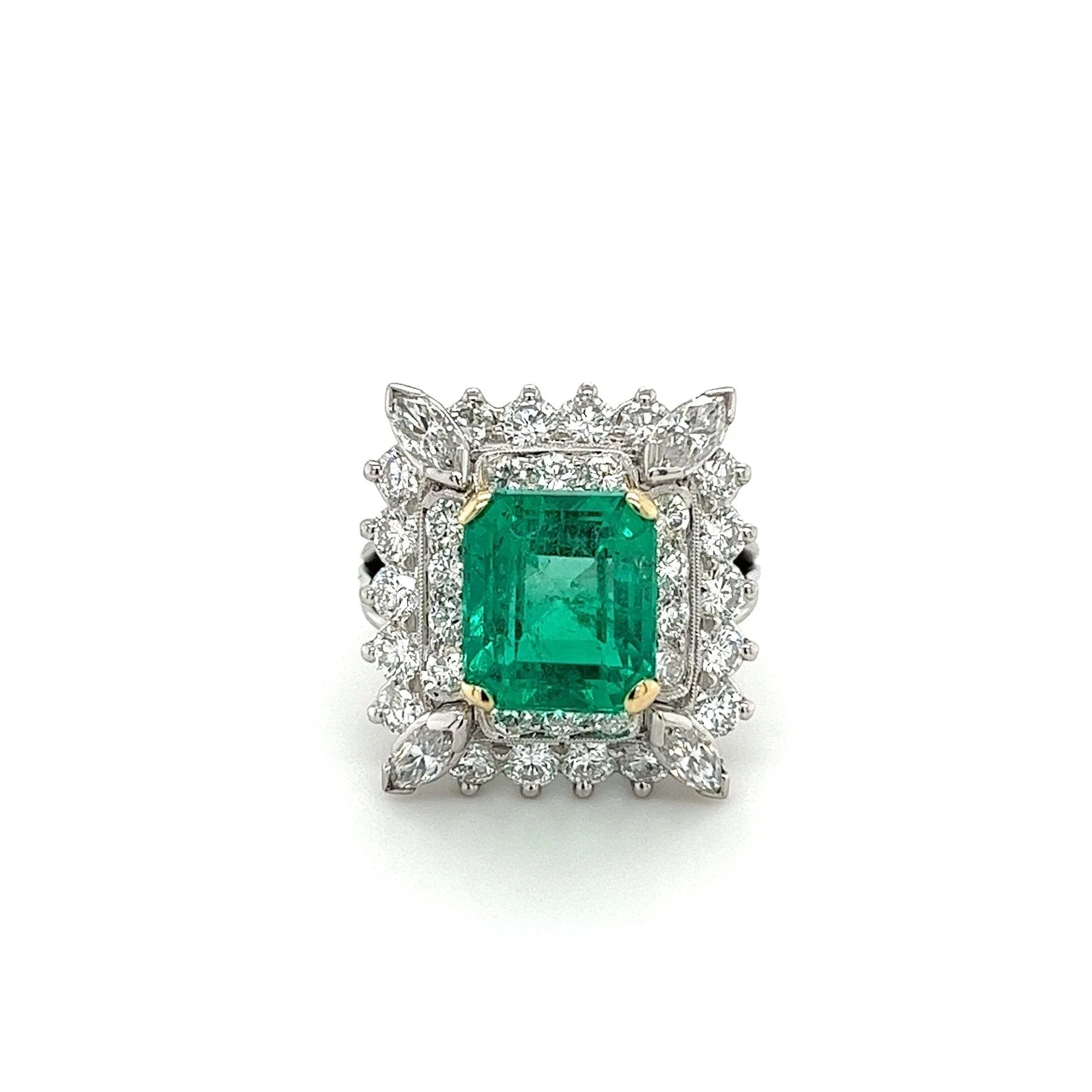 Vintage 3.31 Carat Minor Oil Colombian Emerald and Diamond Cluster Ring in Platinum - Image 5