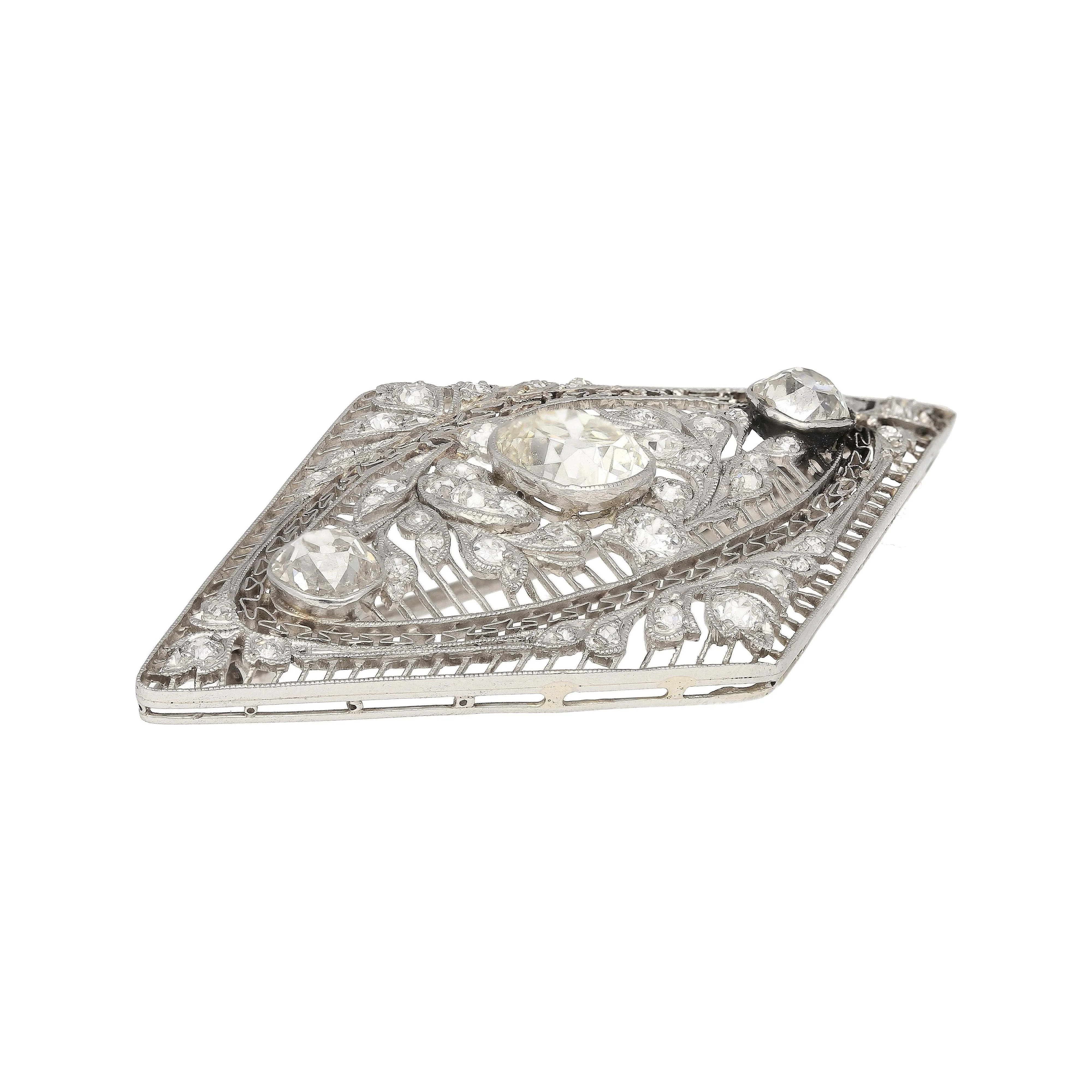 3.5 Carat Old European Cut Art Deco Diamond Brooch in Textured Filigree Platinum - Image 5