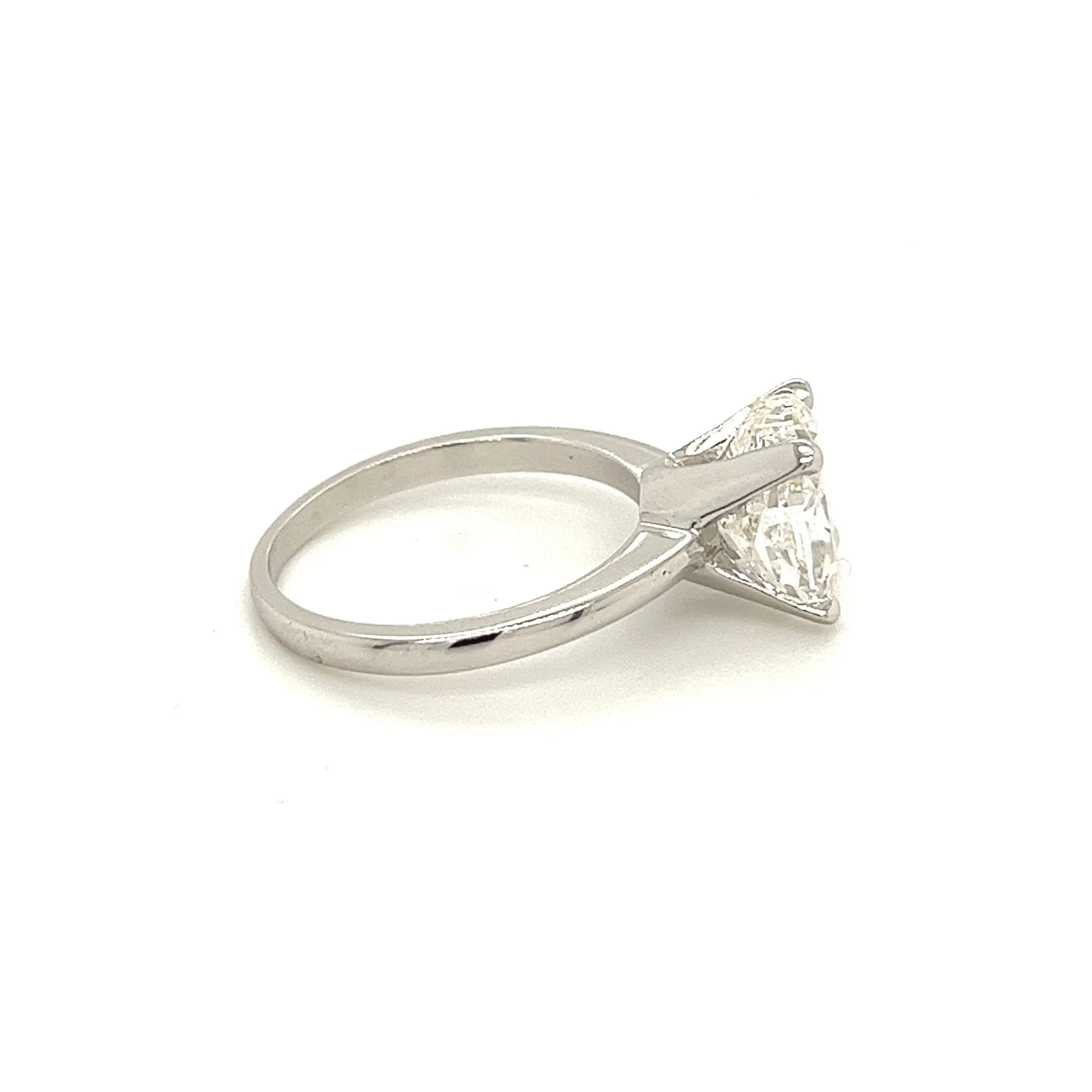 3.50 carat, G, VS2, 18k White Gold Solitaire Cushion Lab Diamond Ring - Image 3