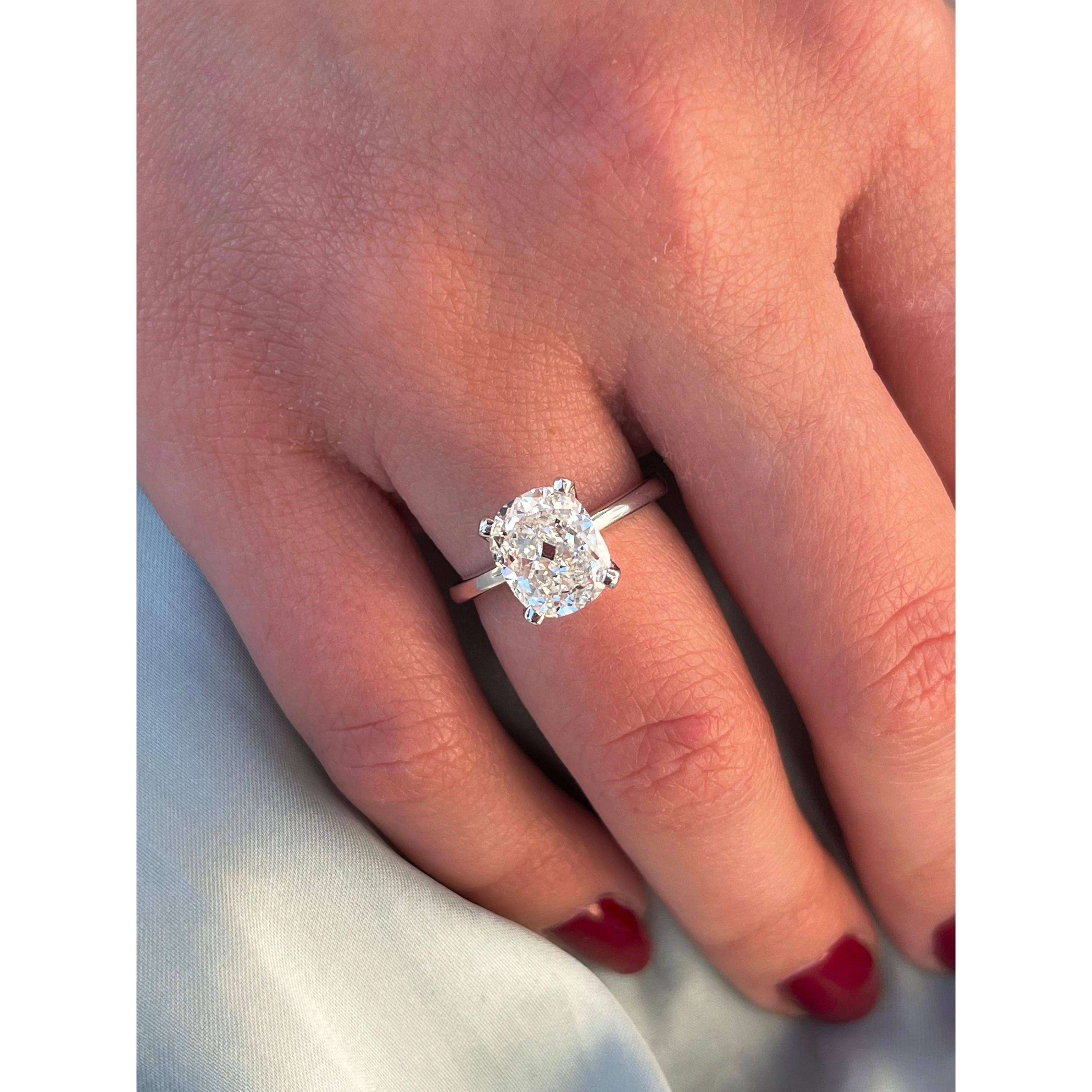 3.50 carat, G, VS2, 18k White Gold Solitaire Cushion Lab Diamond Ring - Image 7