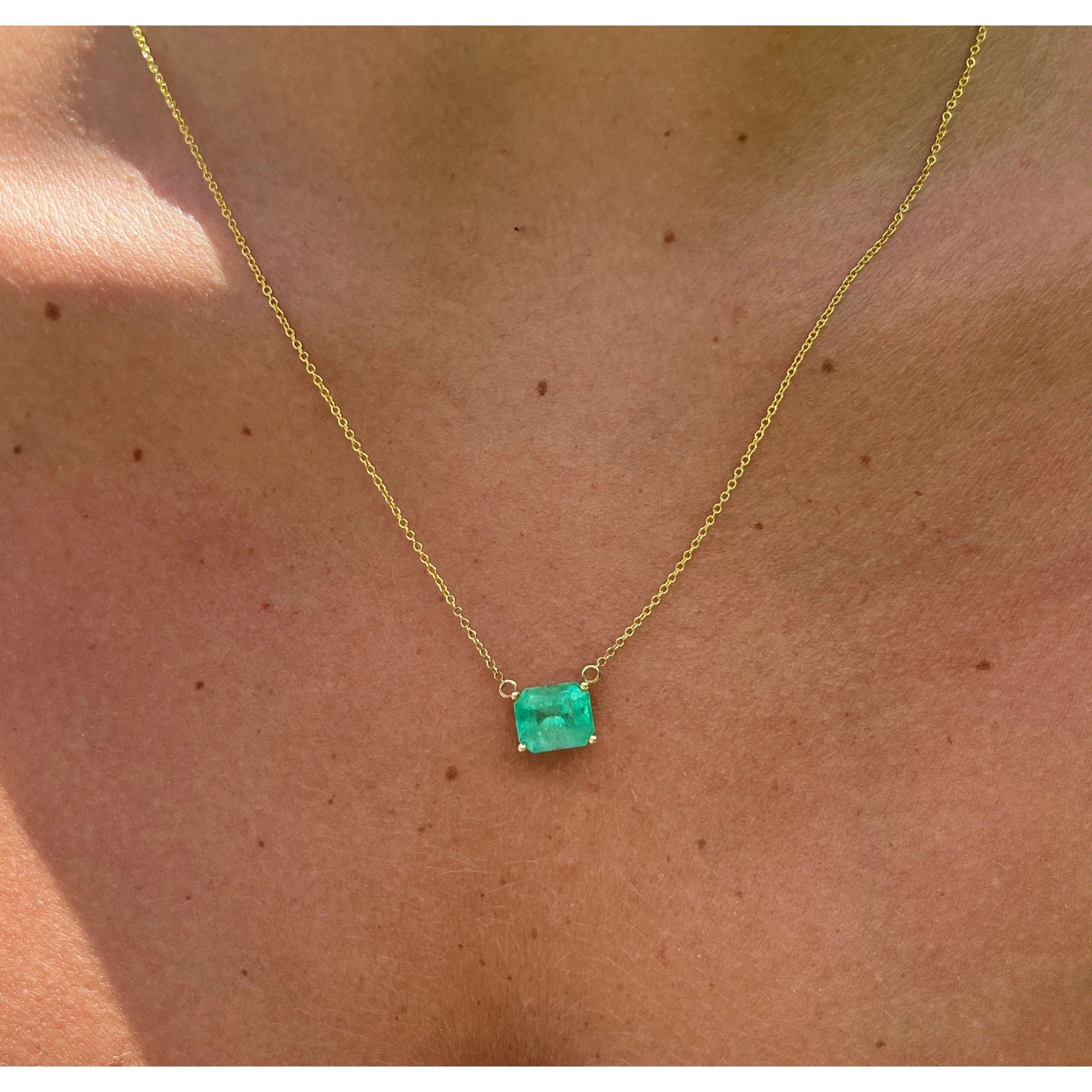 3.66 Carat Emerald Cut Colombian Emerald Solitaire East West Pendant Necklace in 14K Yellow Gold - Image 5