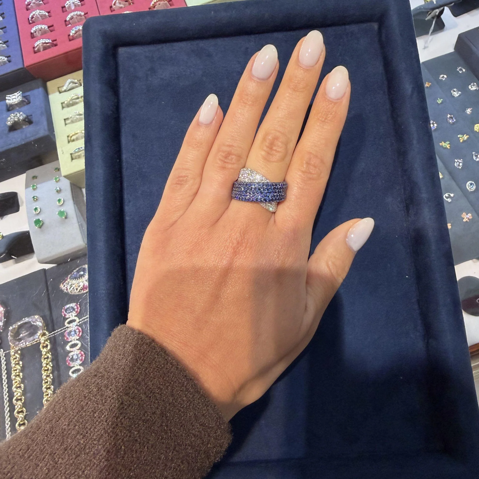 3.72 Carat Blue Sapphire & Diamond Pave 18K Crossover Band Ring - Image 10