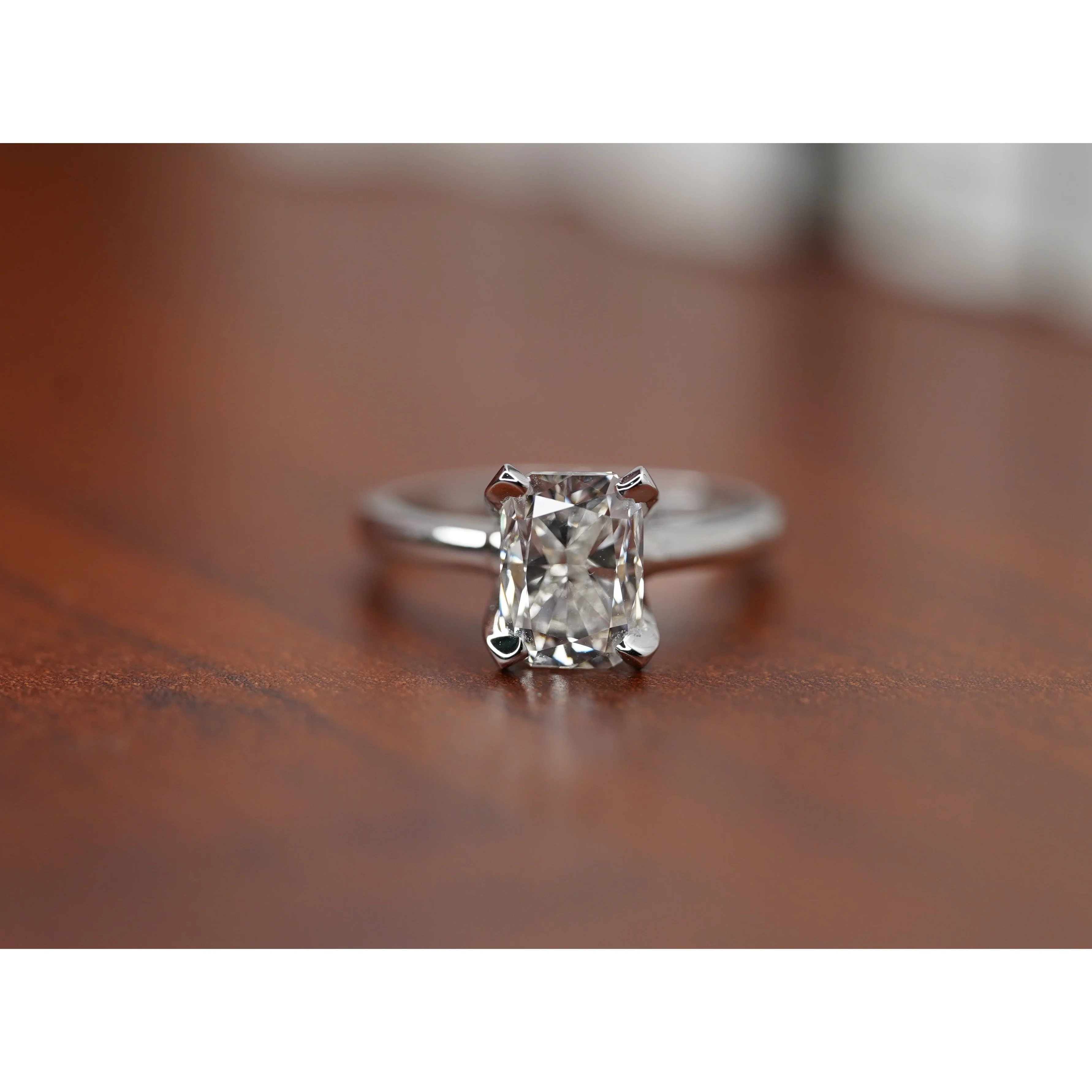 3 carat, G, VS2, IGI Certified Elongated Cushion Lab Diamond Ring - Image 3