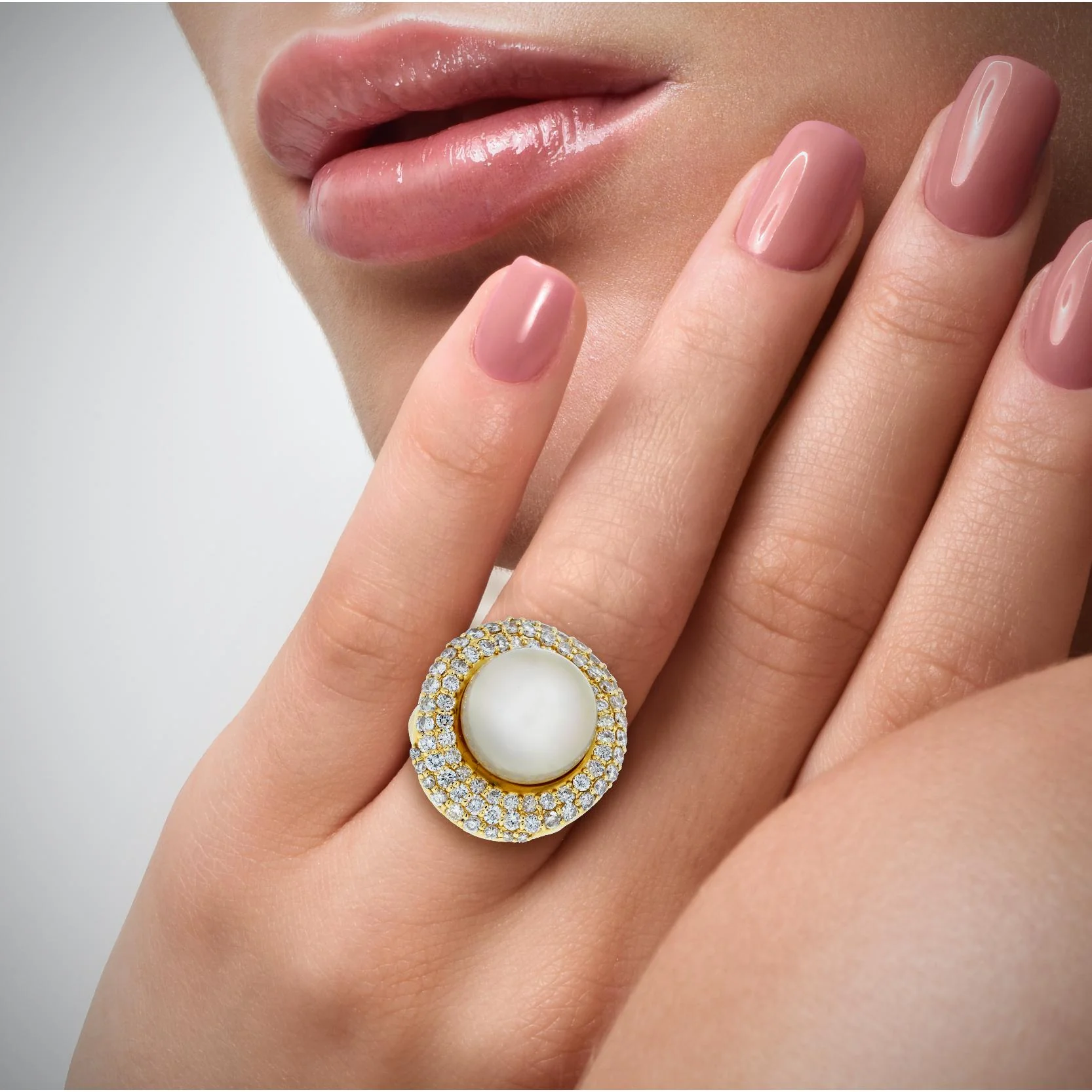 3 Carat South Sea Freshwater Pearl and Diamond 18K Yellow Gold Cocktail Ring - Image 3