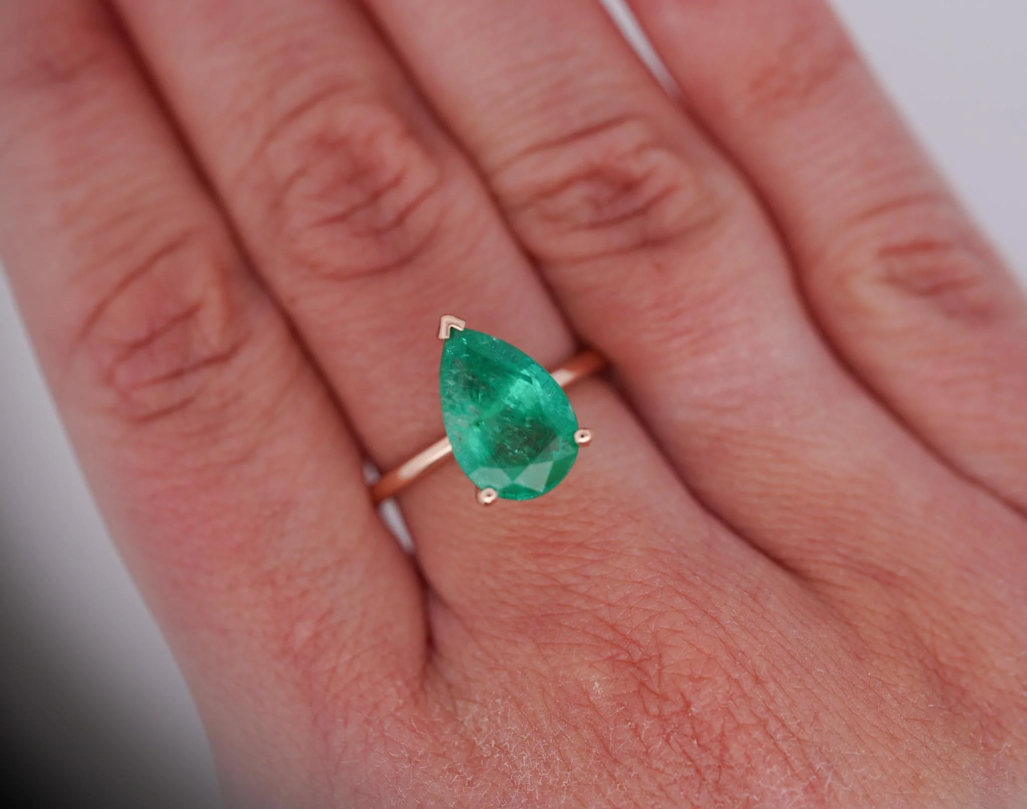 4.01 Carat Pear Cut Rich Green Emerald Solitaire 18K Rose Gold Ring - Image 11