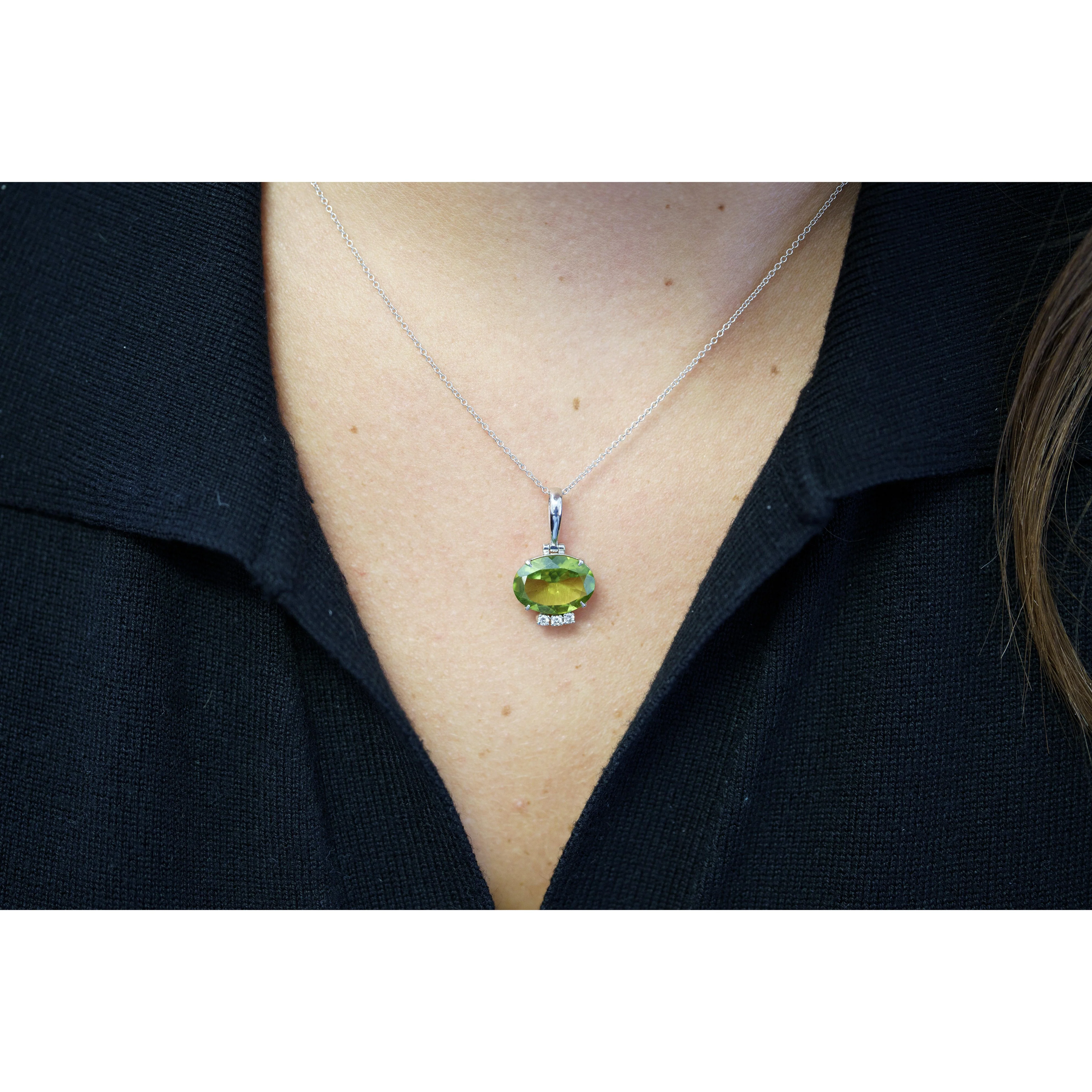 4.09 Carat Peridot Pendant Necklace in 18K White Gold Cable Chain - Image 2