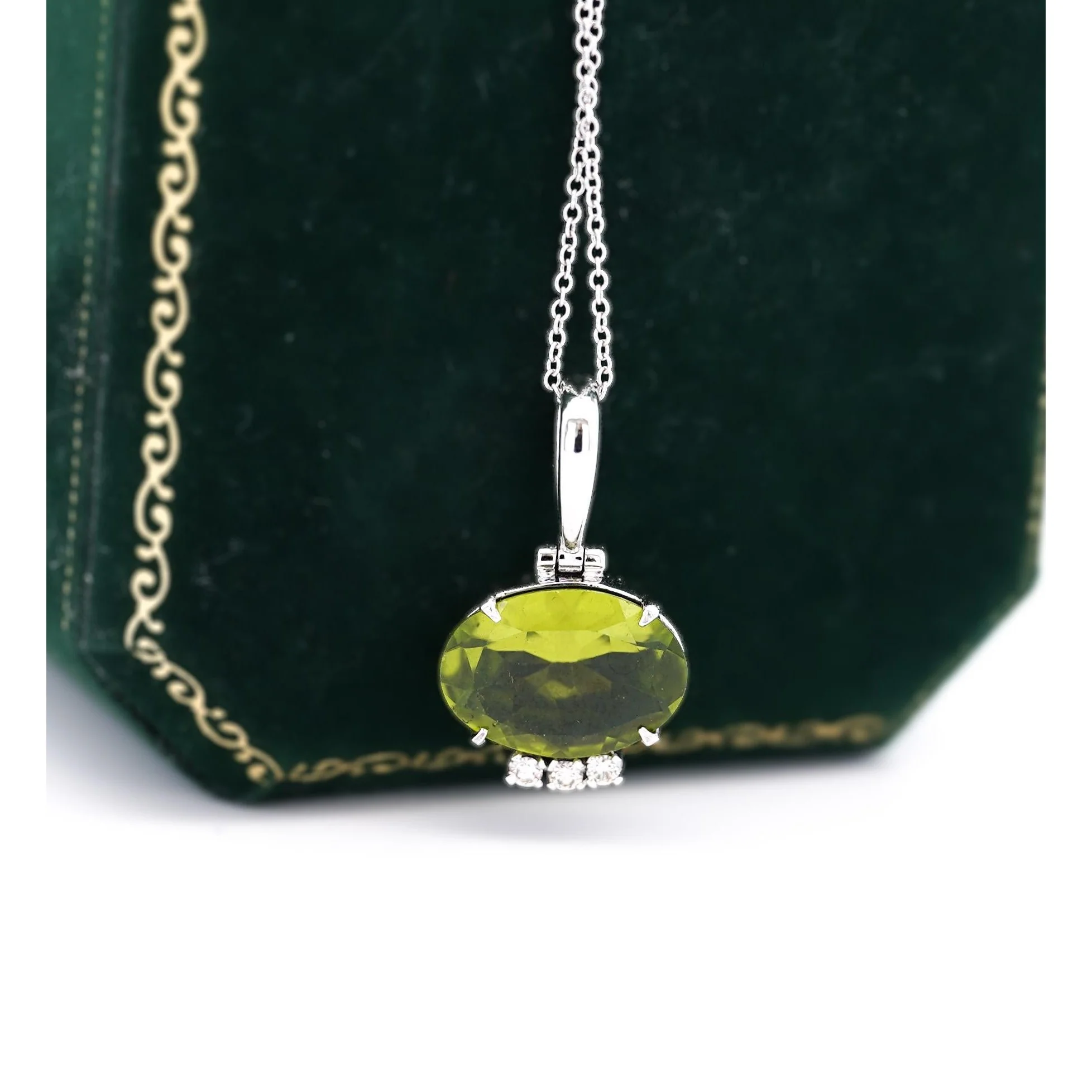 4.09 Carat Peridot Pendant Necklace in 18K White Gold Cable Chain - Image 5
