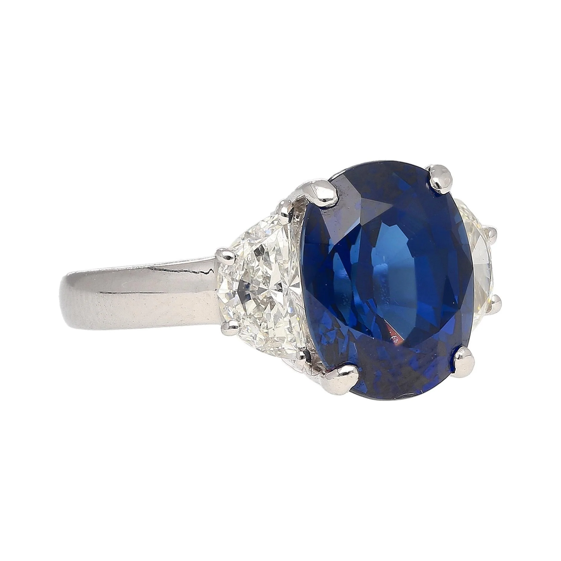 4.22ct Vivid Blue Oval Cut Sapphire & Diamond 3 Stone Ring - Image 2