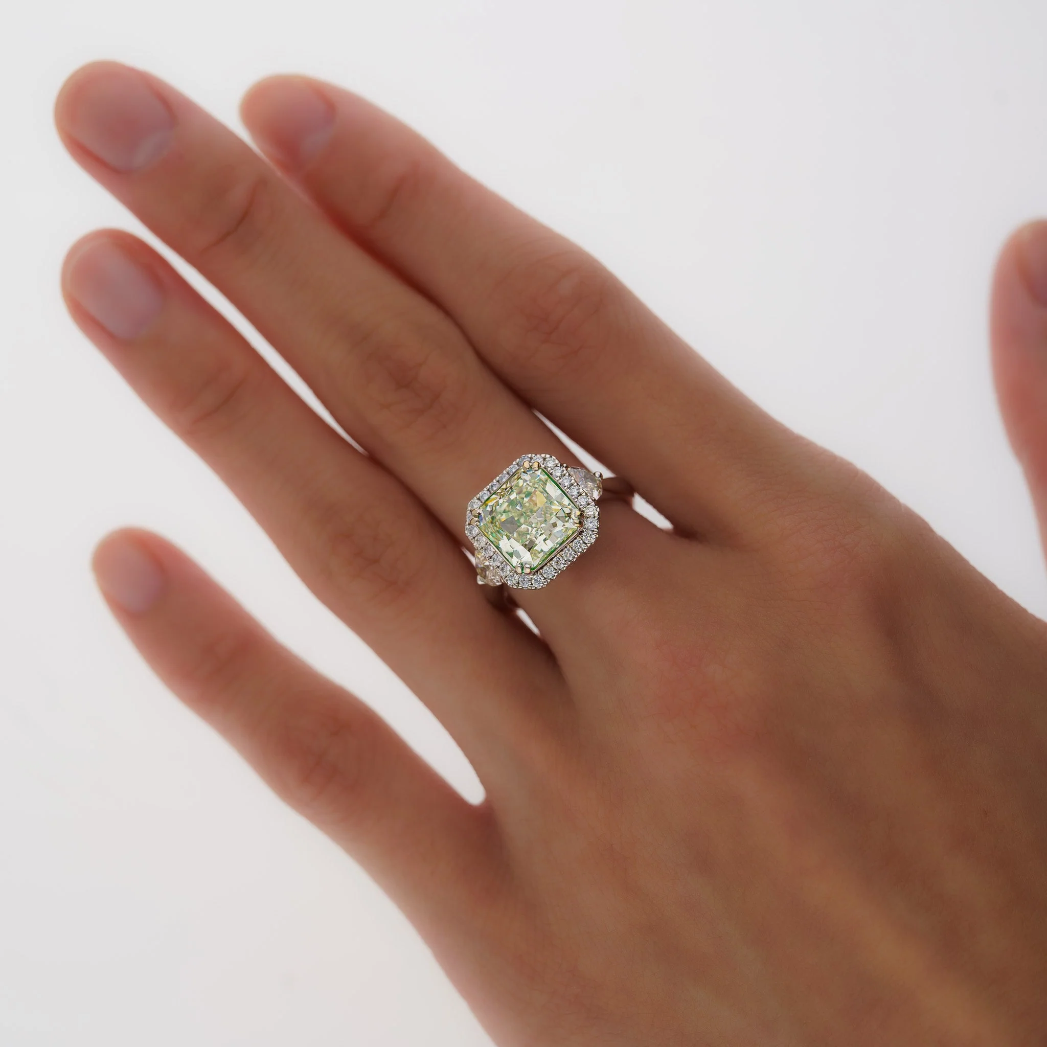 4.26 Carat Radiant Cut Fancy Yellowish Green SI1 Clarity Diamond Ring - Image 10