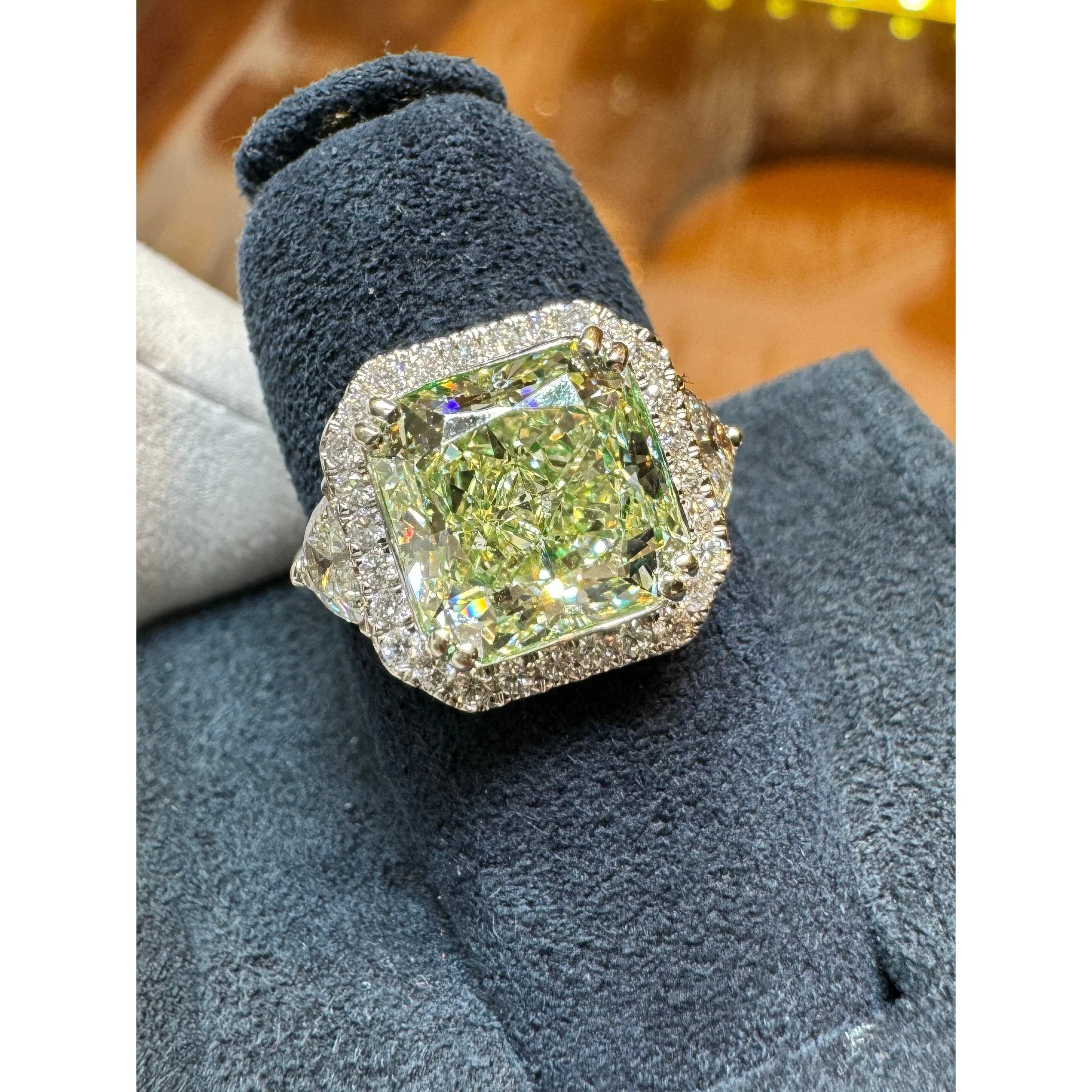 4.26 Carat Radiant Cut Fancy Yellowish Green SI1 Clarity Diamond Ring - Image 8