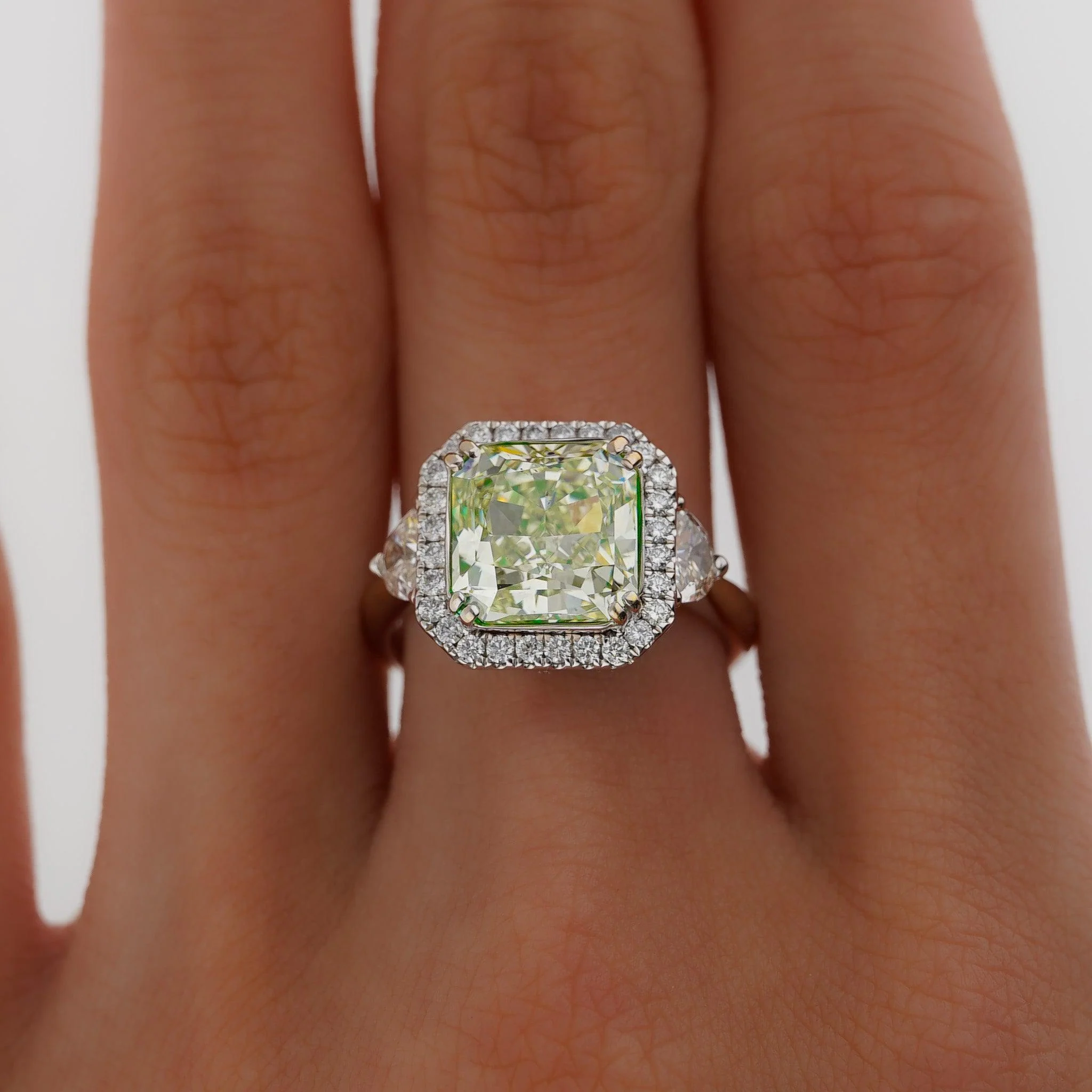 4.26 Carat Radiant Cut Fancy Yellowish Green SI1 Clarity Diamond Ring - Image 9