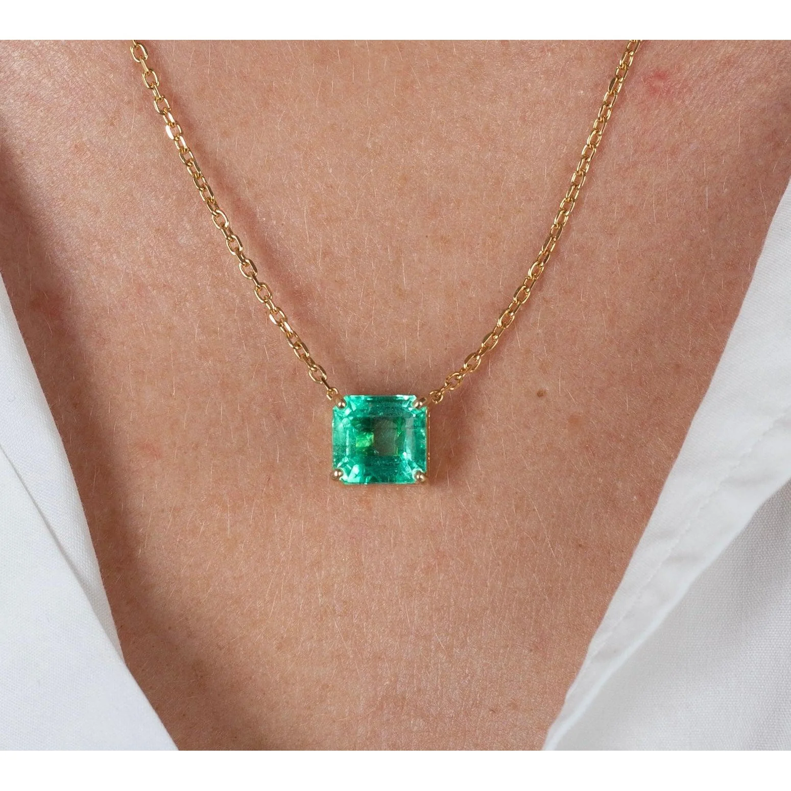 4.38 Carat Colombian Emerald in 18K Gold Floating Connecting Necklace - Image 2