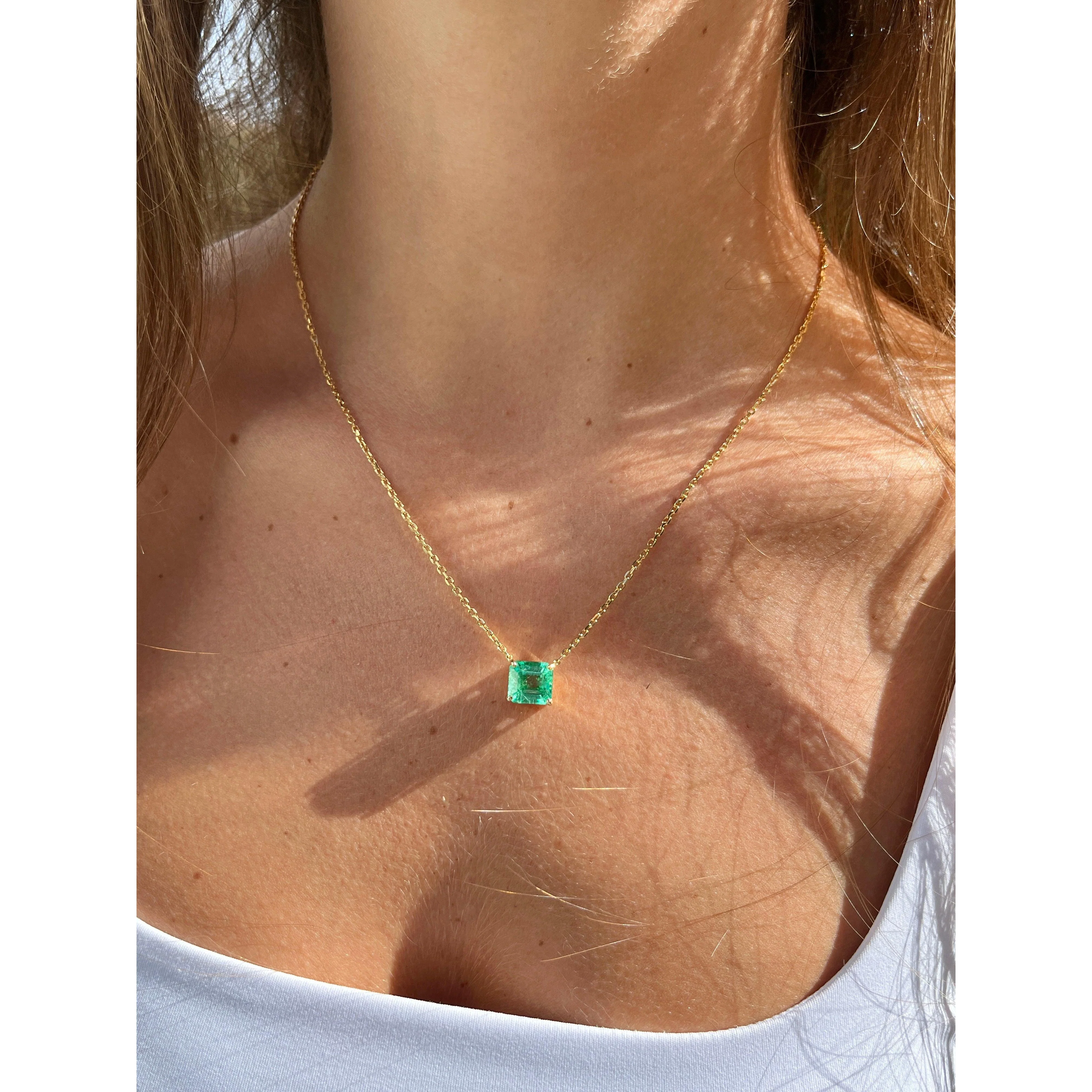4.38 Carat Colombian Emerald in 18K Gold Floating Connecting Necklace - Image 6
