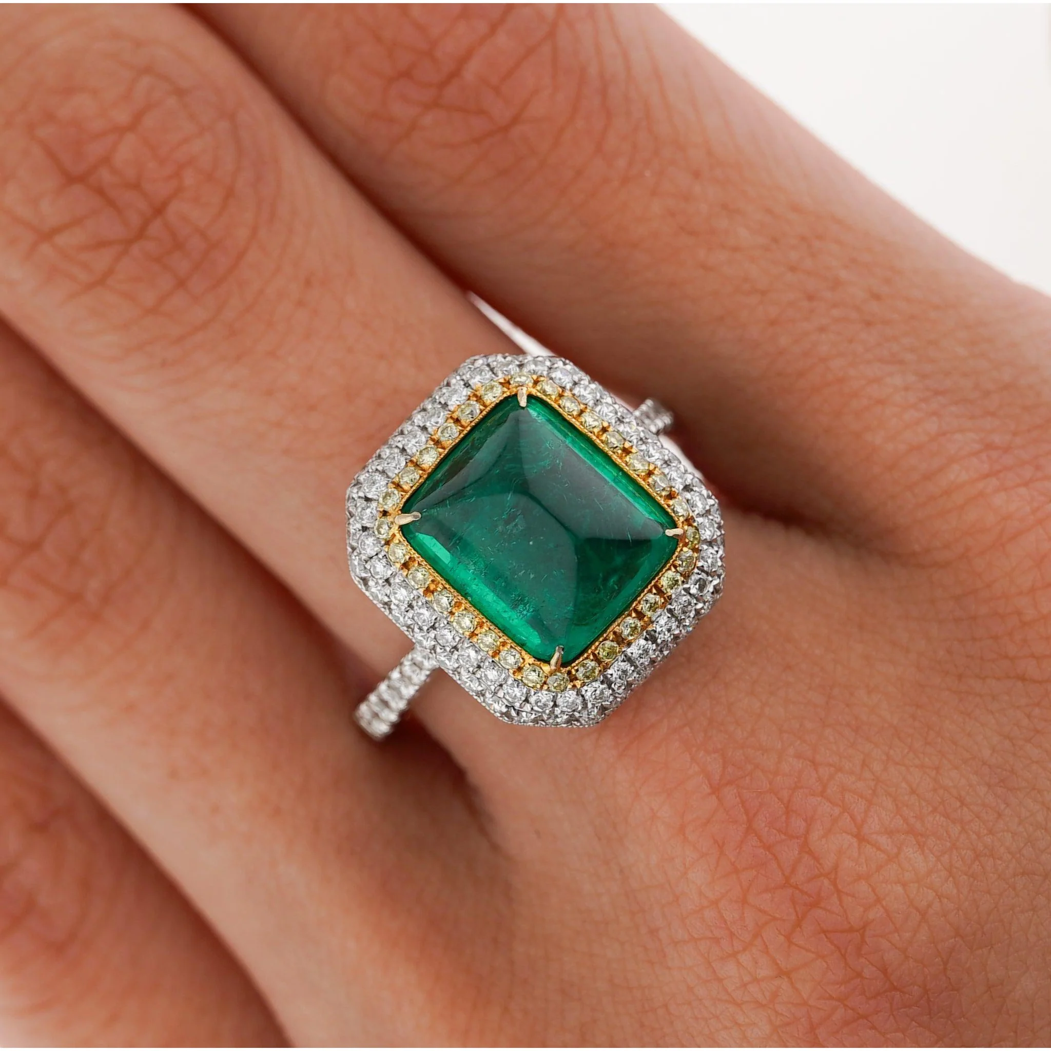 4.49 Carat Sugarloaf Cabochon Cut Colombian Emerald and Diamond Halo Ring in 18k White Gold - Image 10