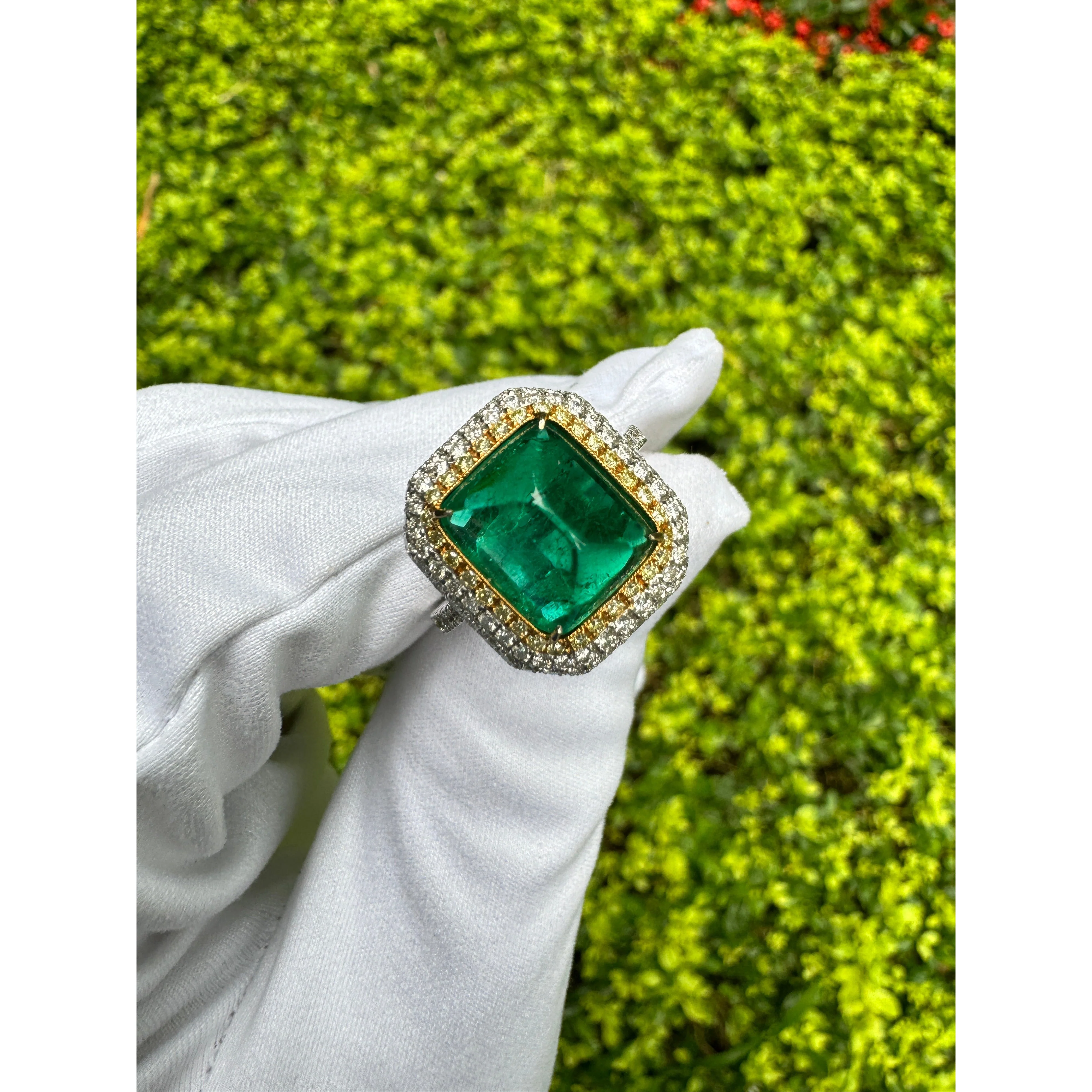 4.49 Carat Sugarloaf Cabochon Cut Colombian Emerald and Diamond Halo Ring in 18k White Gold - Image 7