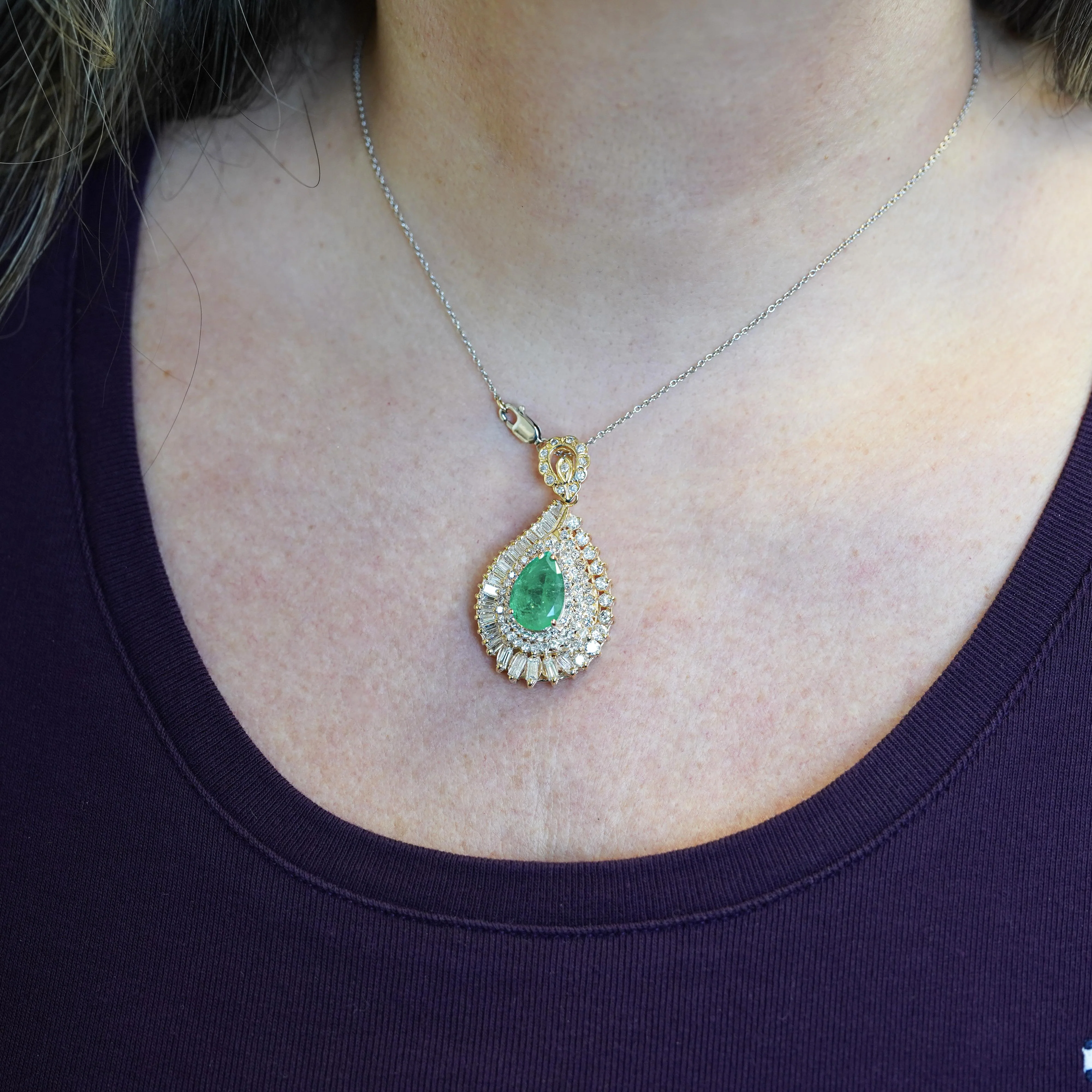 4.5 Carat Pear Cut Colombian Emerald & Diamond 18K Pendant Necklace - Image 2