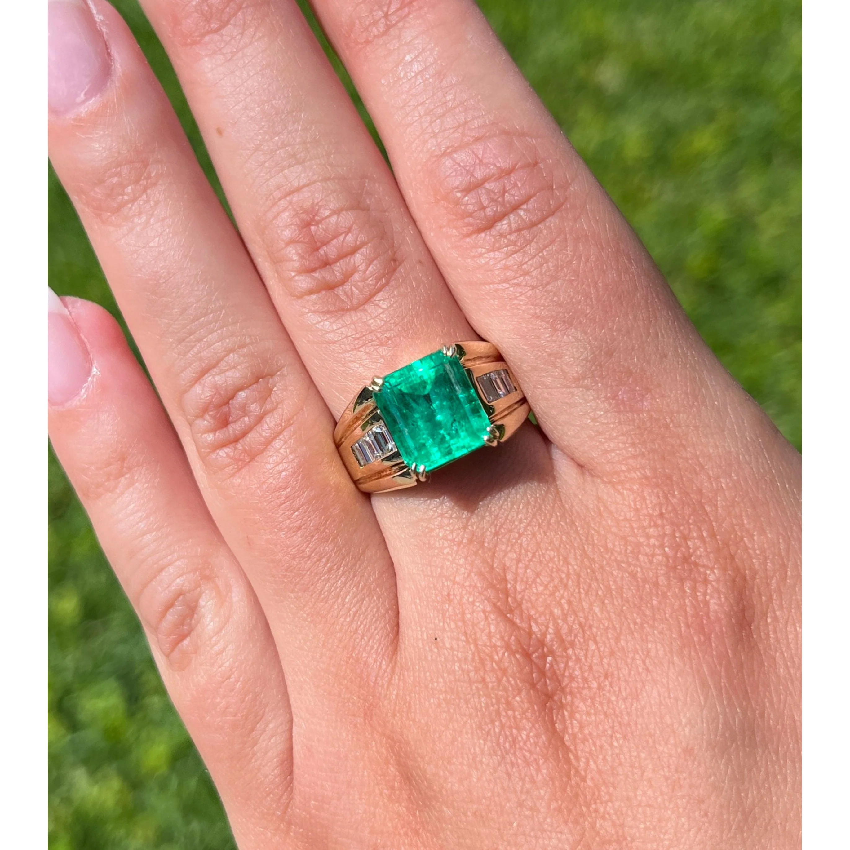 4.60 Carat Natural Colombian Emerald & Diamond 14K Gold Unisex Ring - Image 6