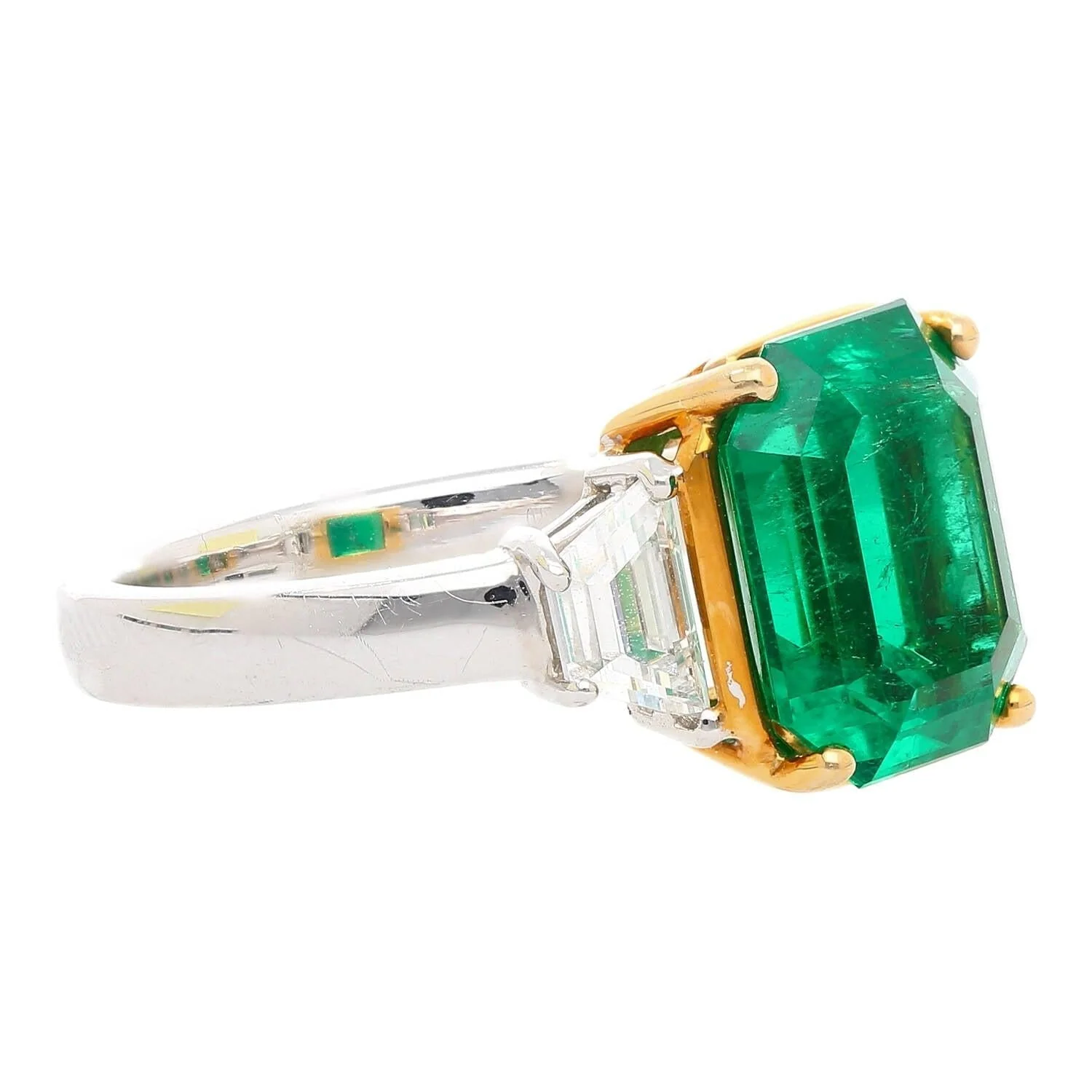 GRS Certified 4.90 Carat Insignificant Oil Colombian Emerald & Trapezoid Cut Diamond 3-Stone Ring - Image 4