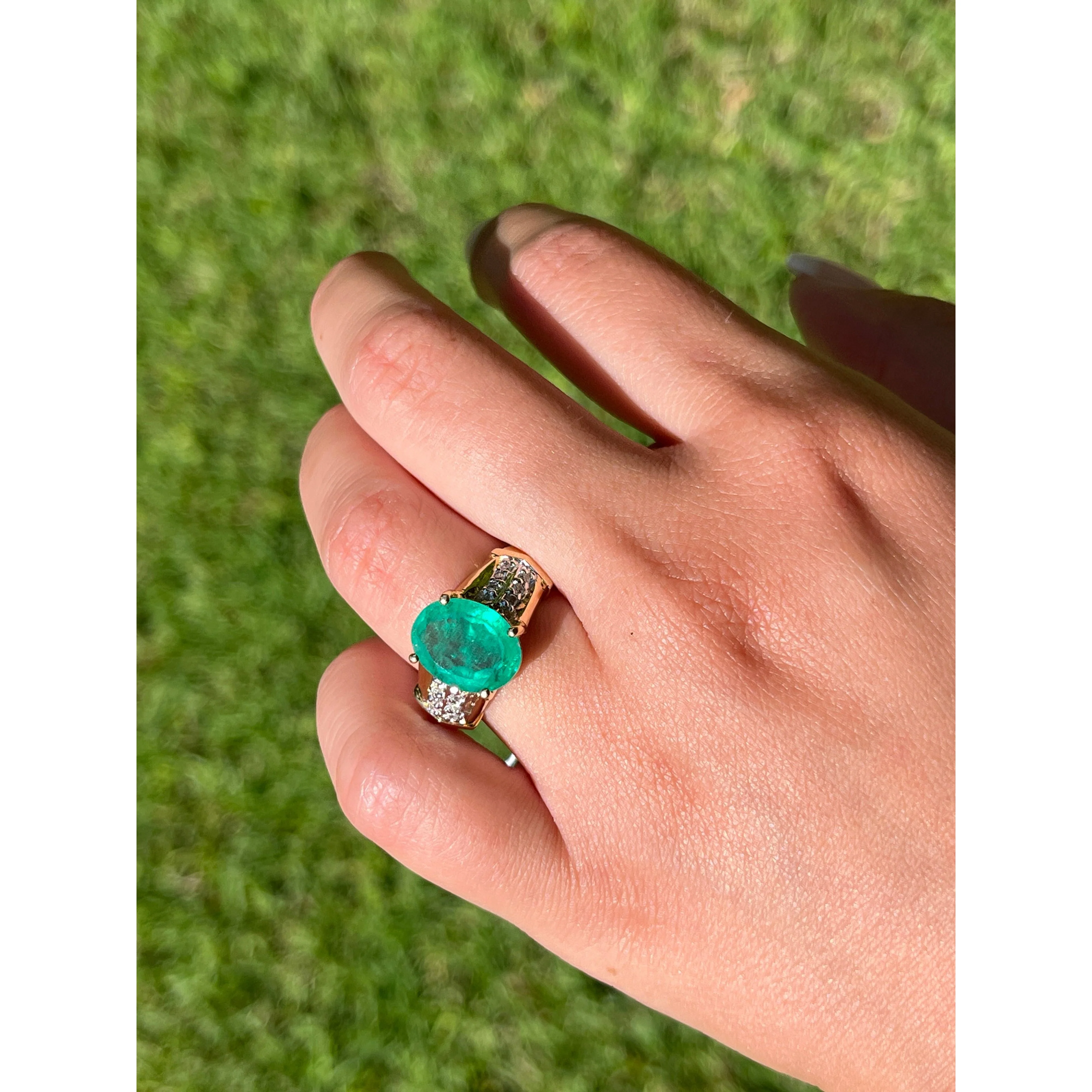 4.14 Carat Oval Cut Natural Emerald and Diamond Ring in 18K Yellow Gold - Image 5
