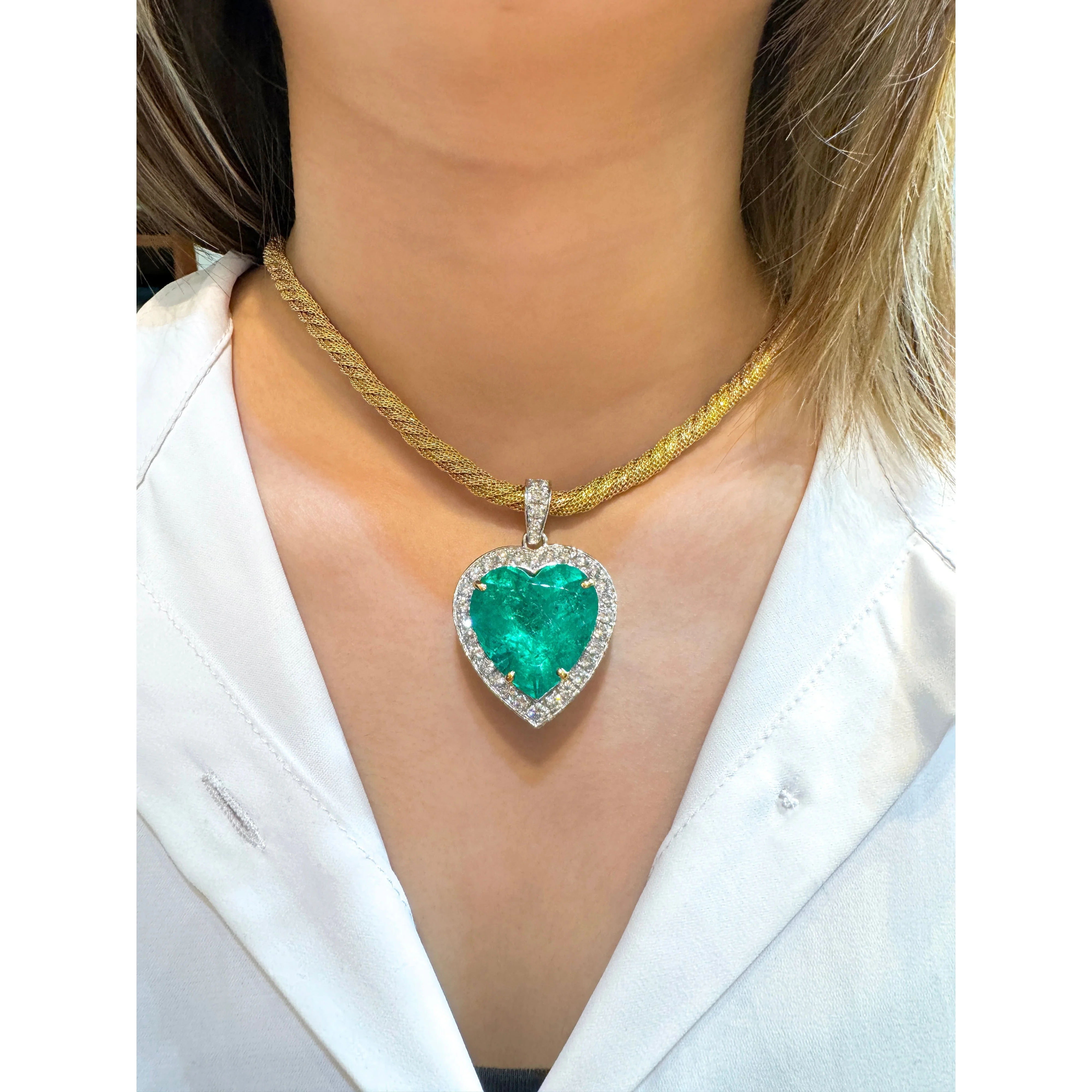 44 Carat Heart Shaped Emerald Pendant with Round Cut Diamond Halo in 18K Gold Necklace - Image 12