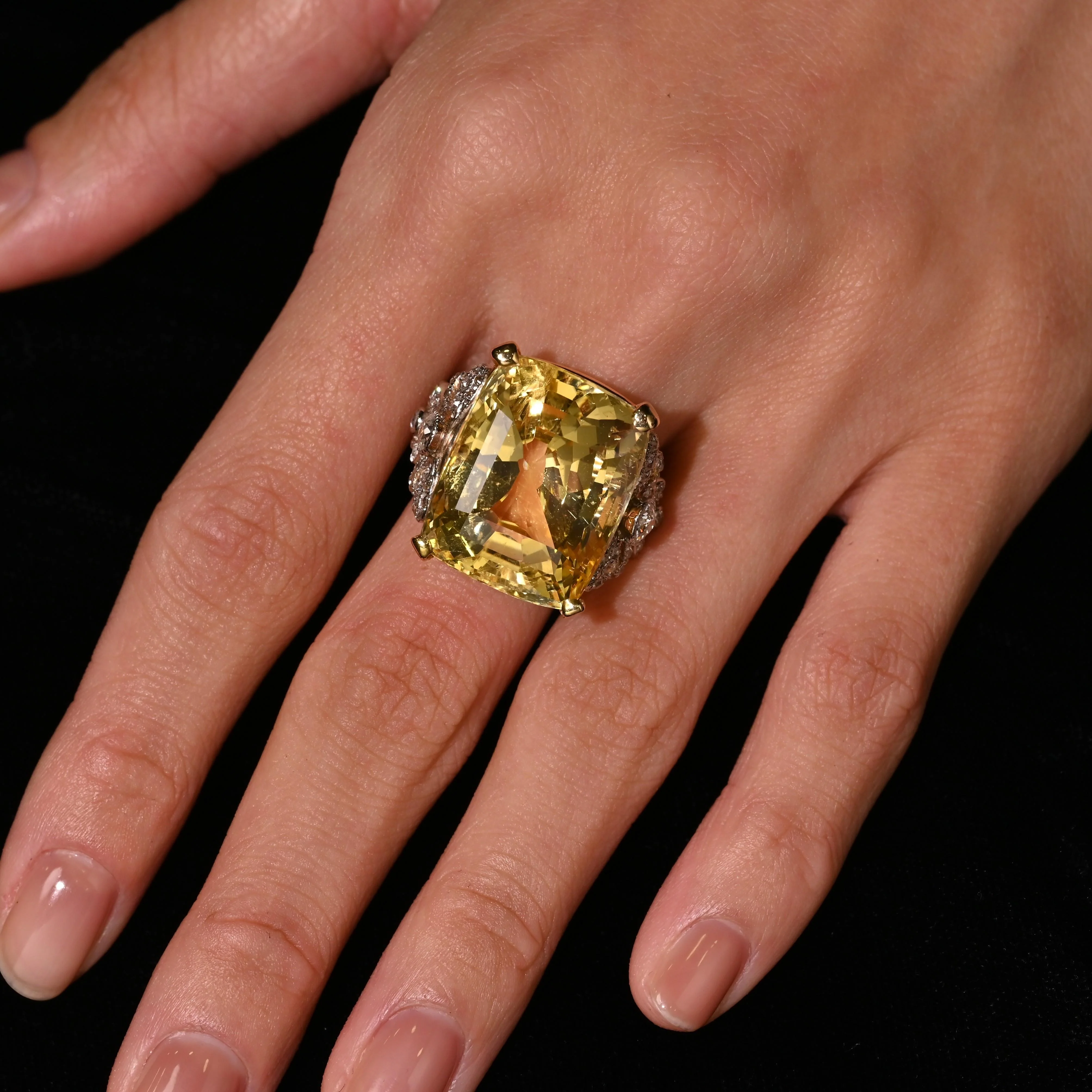 47.10 Carat No-Heat Yellow Sapphire & Old Euro Diamond Vintage Ring - Image 3