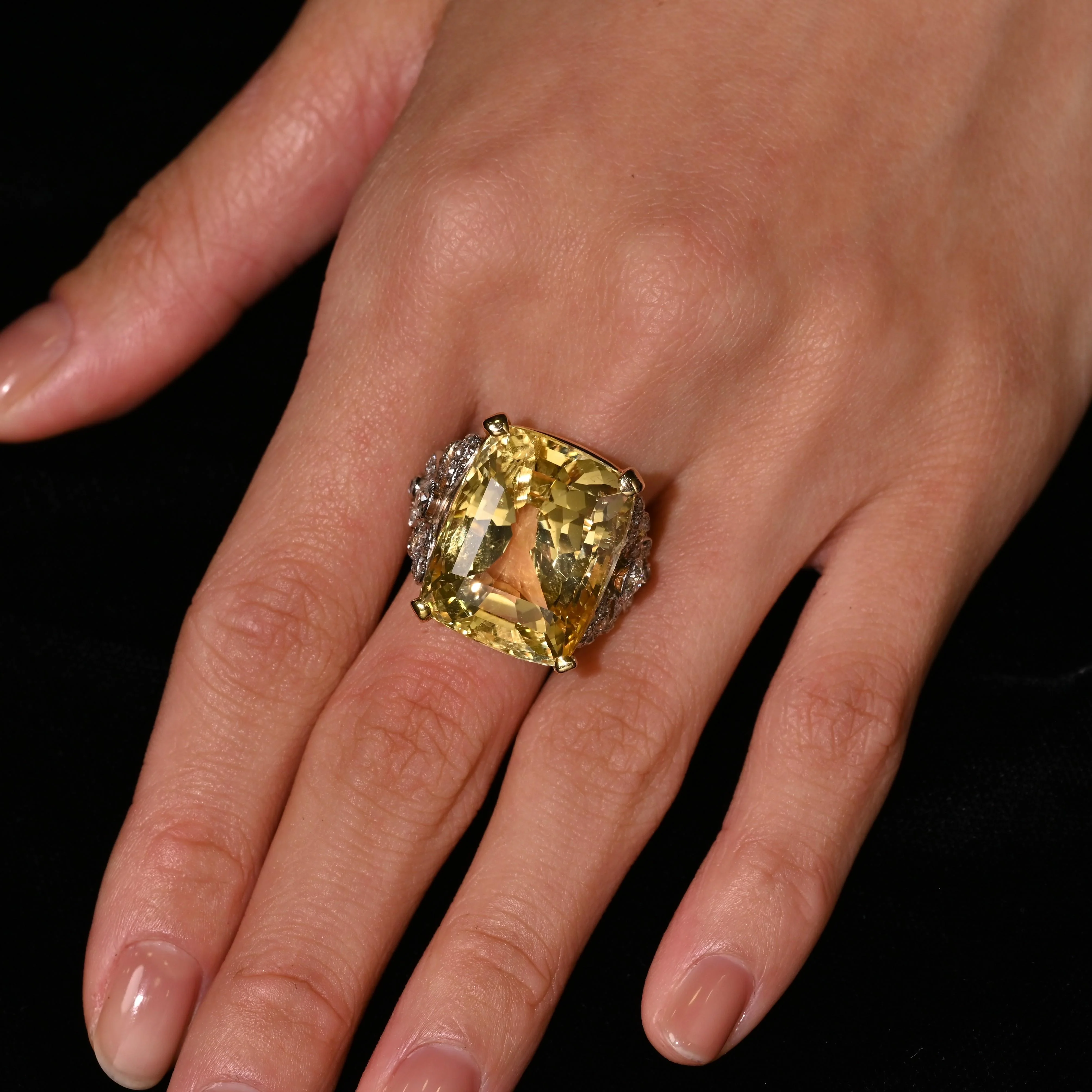 47.10 Carat No-Heat Yellow Sapphire & Old Euro Diamond Vintage Ring - Image 6