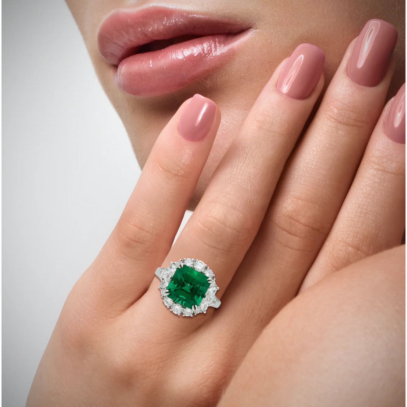 5.20 carat Minor Oil Colombian Emerald and Diamond Halo Ring - Image 5