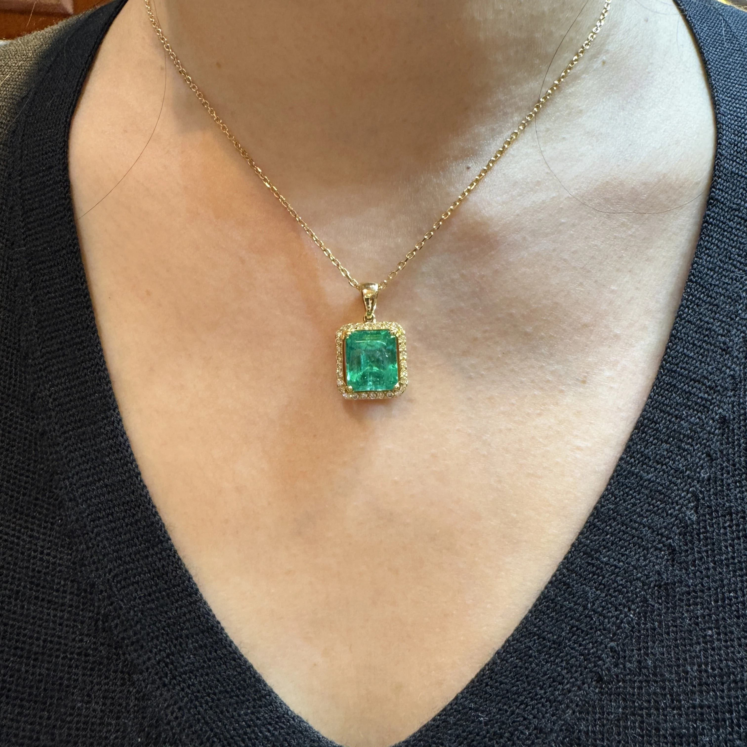 5.42 Carat Natural Emerald Pendant Necklace with Yellow Diamond Halo in 18k Gold - Image 8