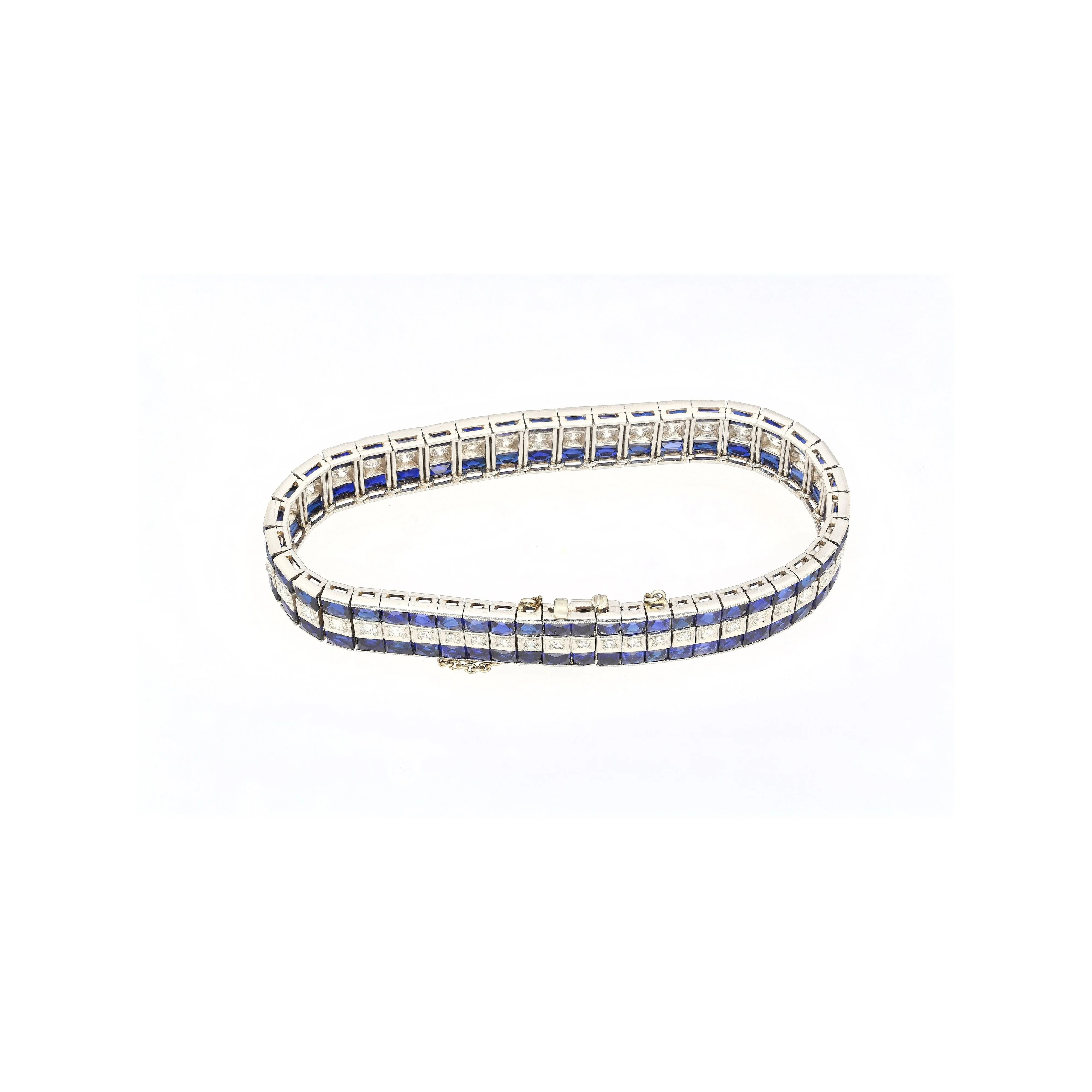 5.50 Carat Vintage Art Deco Platinum Bracelet With Diamonds and Princess-Cut Blue Sapphires - Image 3