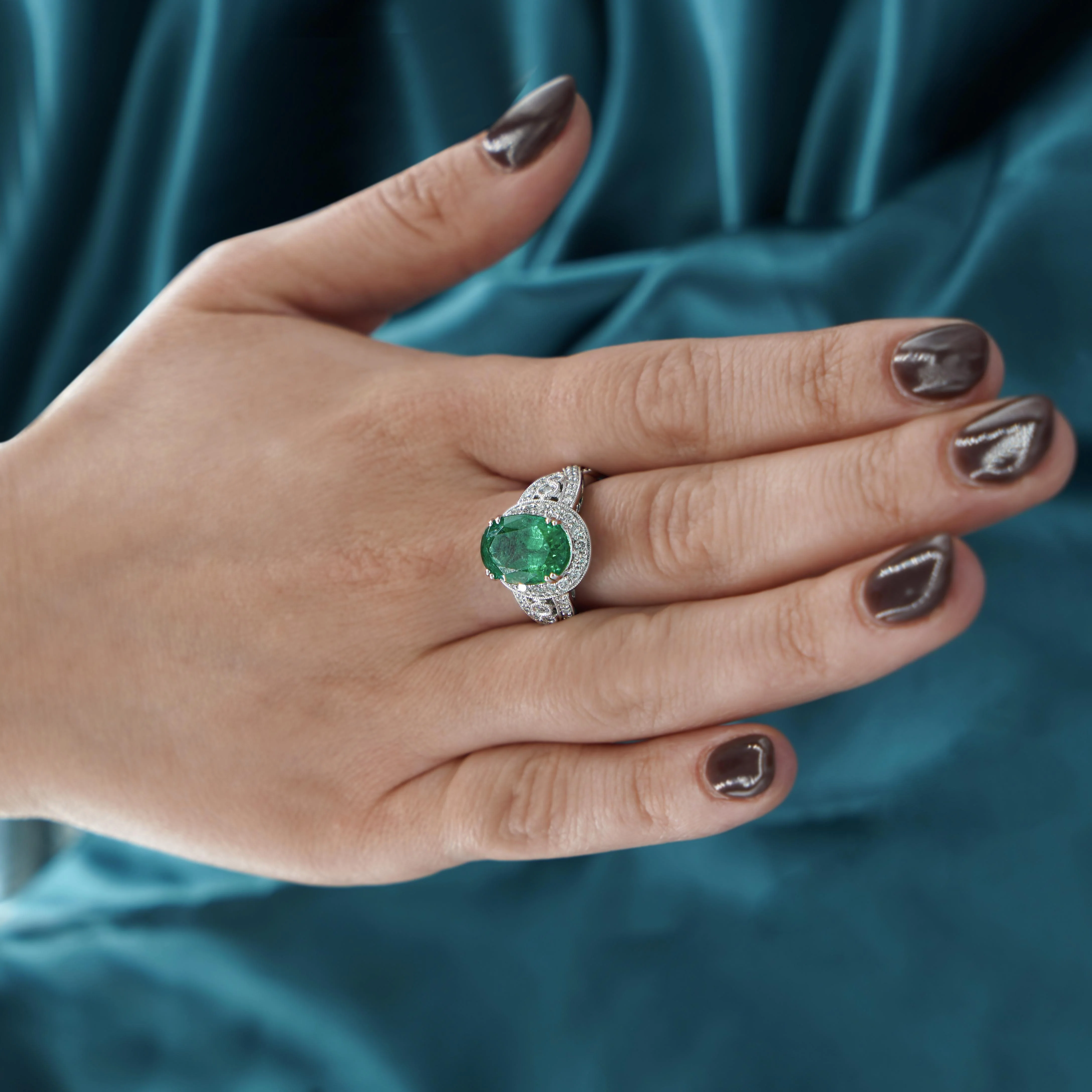 5.5 Carat Oval Cut Emerald & Diamond 18K White Gold Filigree Crossover Ring - Image 8