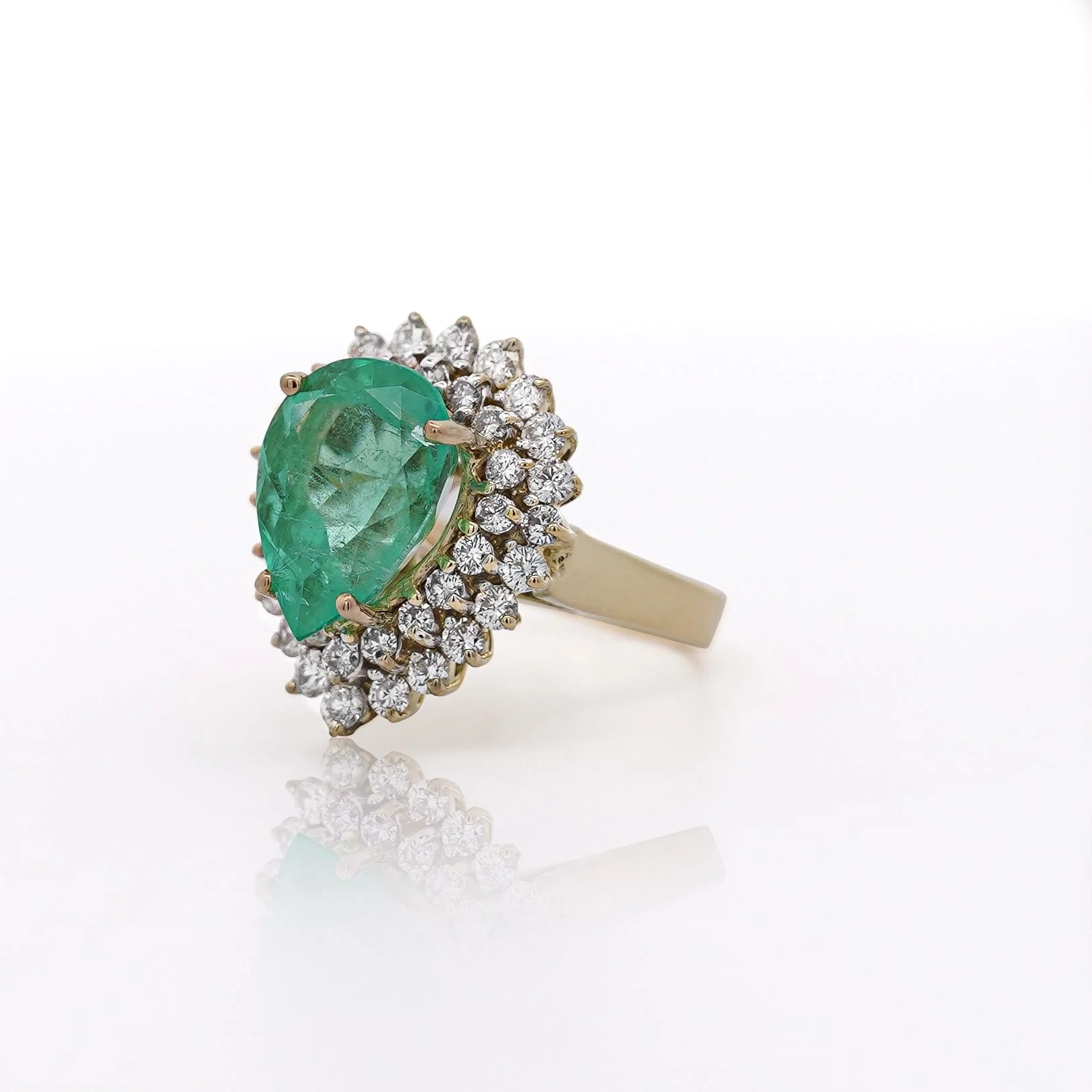 5.75 Carat Pear Cut Colombian Emerald Diamond Halo 18K Gold Emerald Ring - Image 6