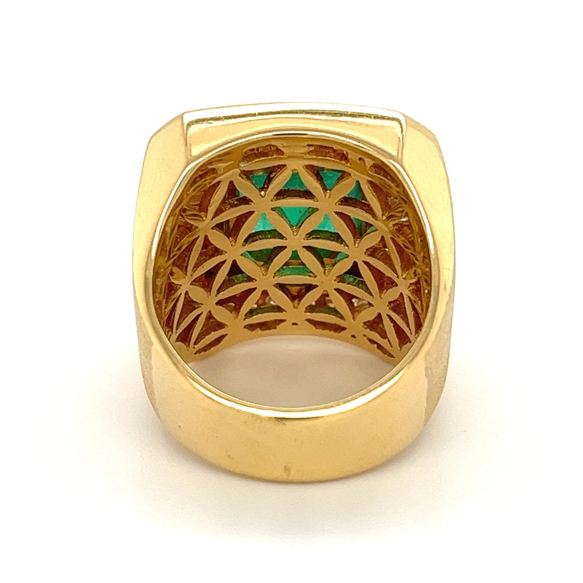 5 Carat Emerald Mens Ring With Round Diamond Halo in 18k Yellow Gold - Image 4